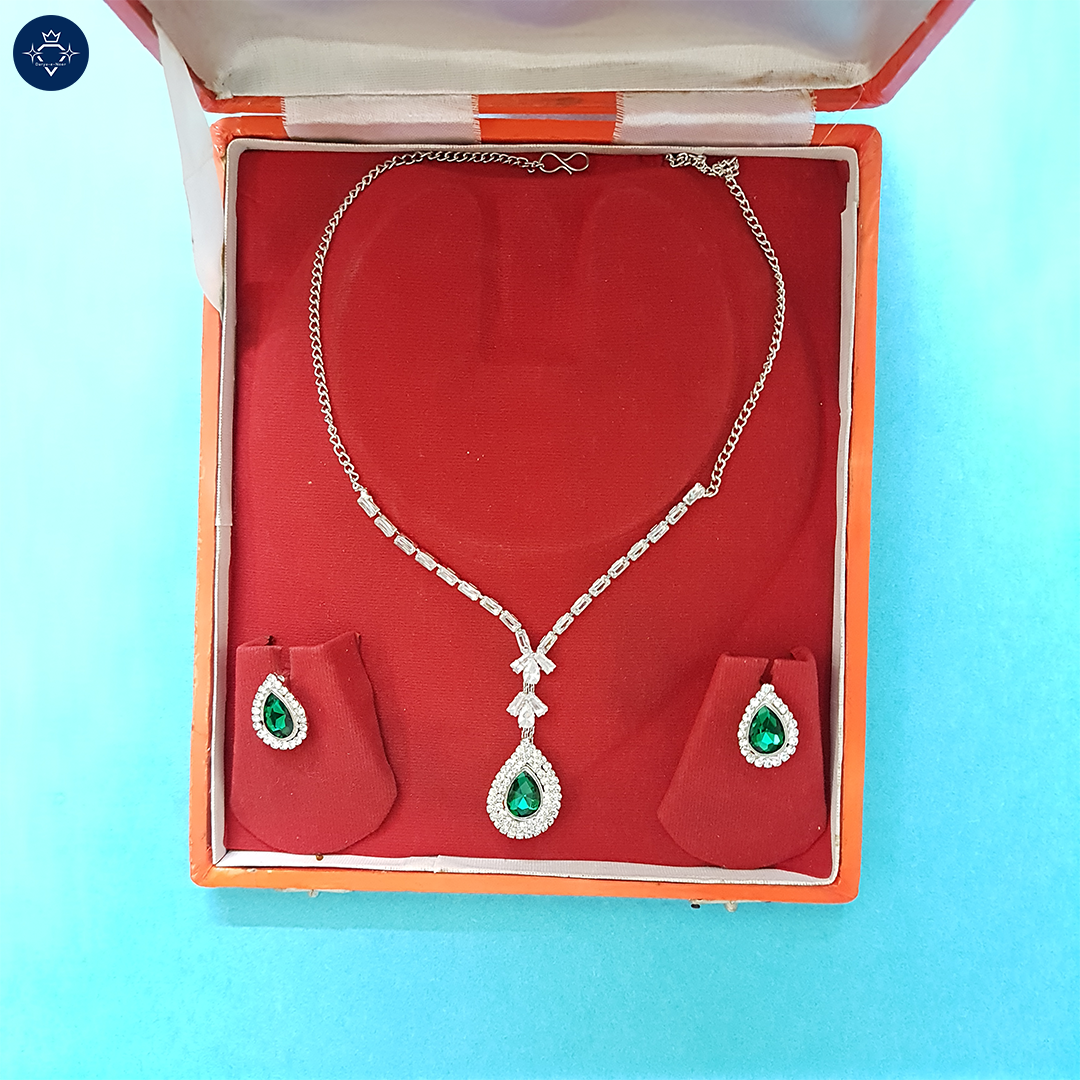 Emerald Dew Necklace Set 