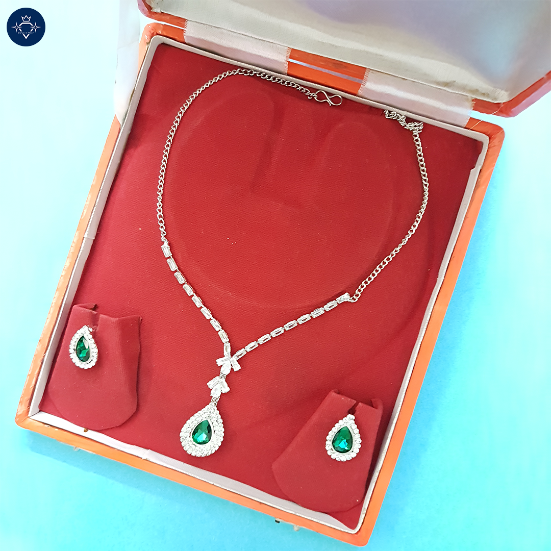 Emerald Dew Necklace Set 