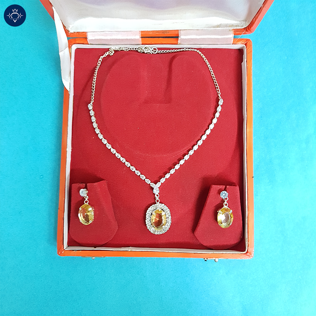 Pitaamani Ratna Necklace Set