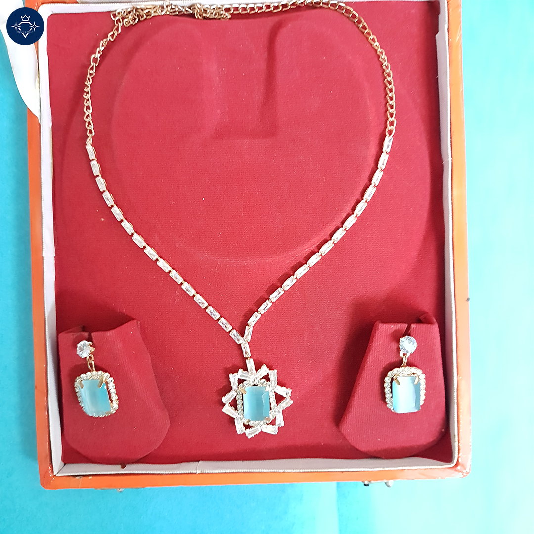 Varuni Tara Necklace Set