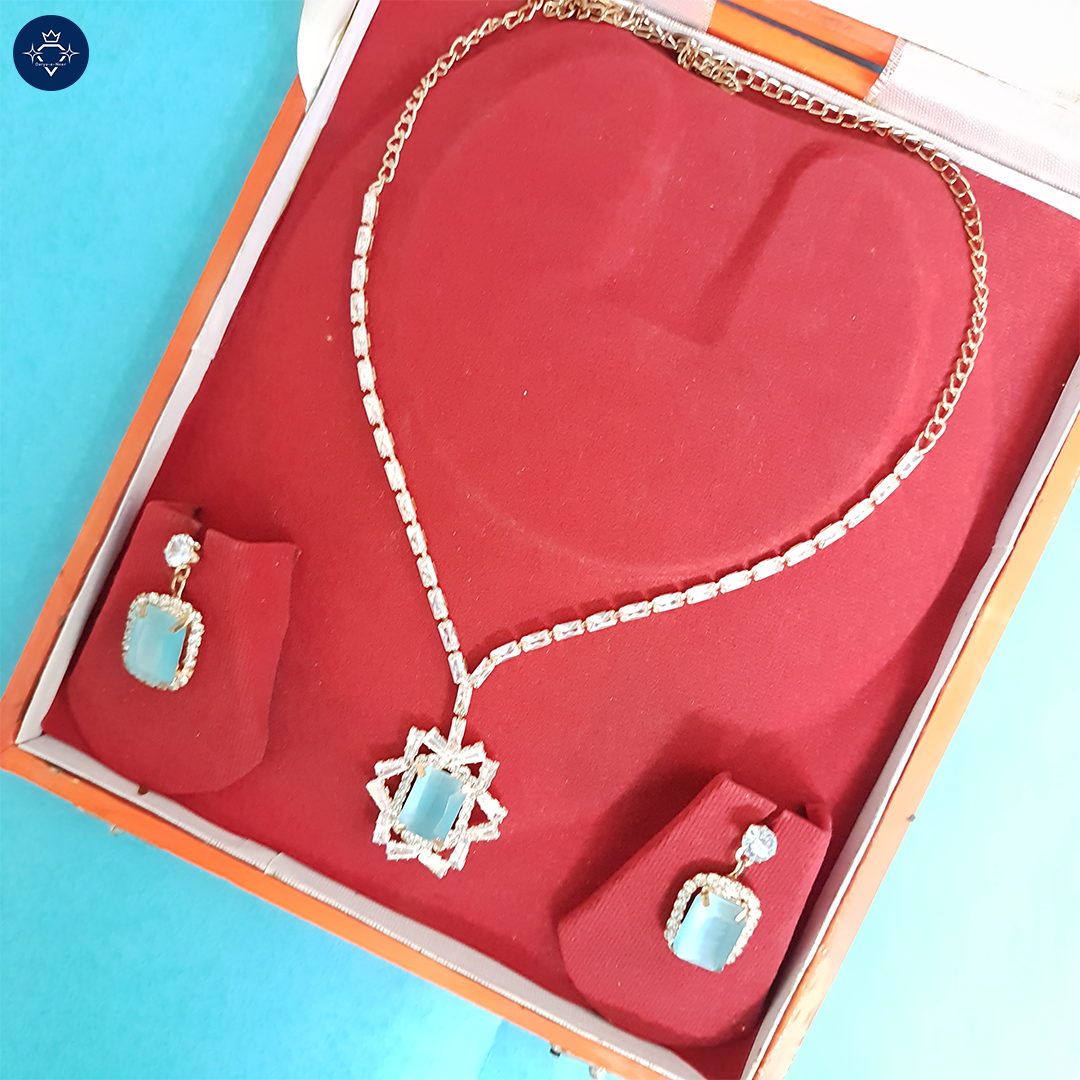 Varuni Tara Necklace Set
