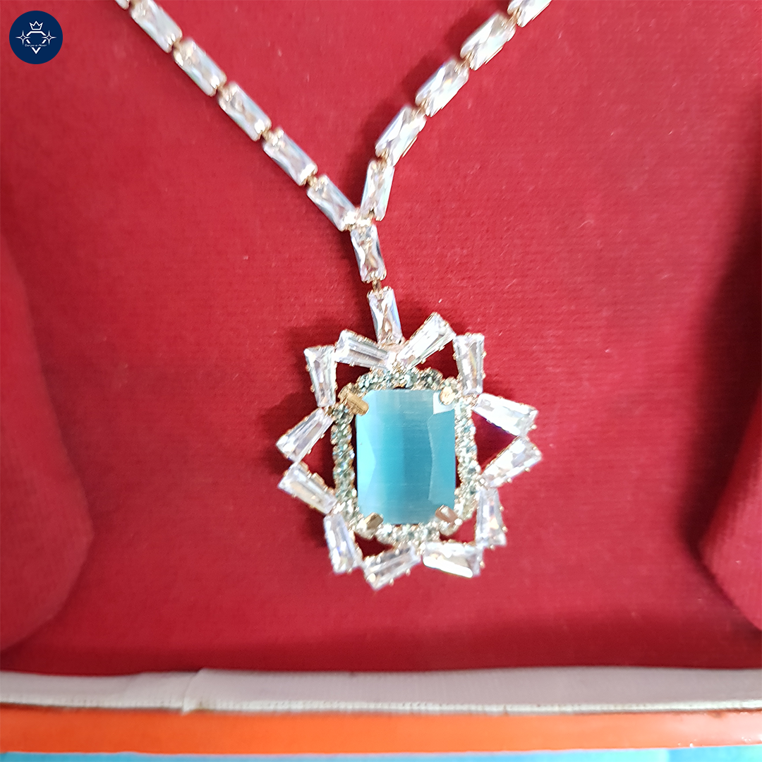 Varuni Tara Necklace Set