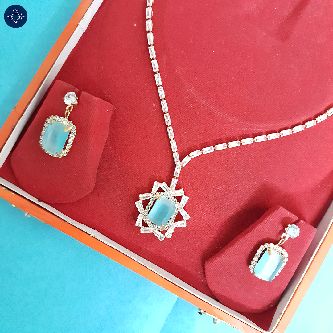 Varuni Tara Necklace Set
