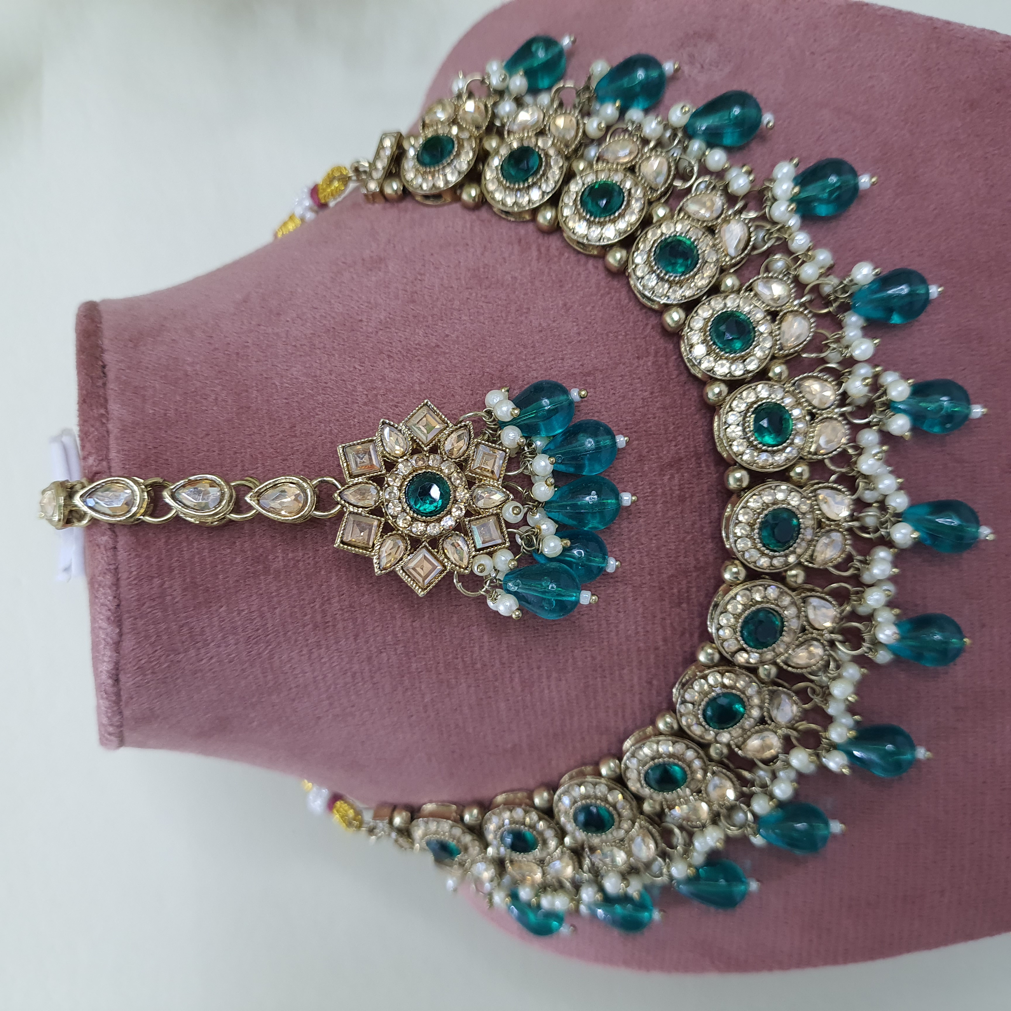 Ziyaara Necklace Set – Emerald Green & Antique Gold Set with Earrings & Maangtikka | Stones & Sparkle Collection
