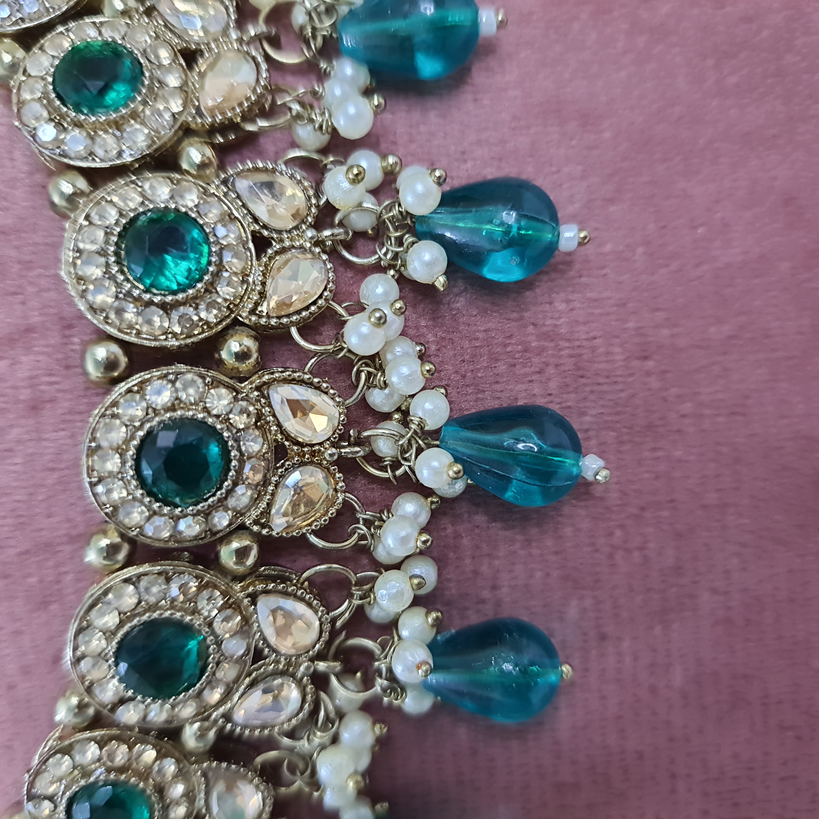 Ziyaara Necklace Set – Emerald Green & Antique Gold Set with Earrings & Maangtikka | Stones & Sparkle Collection