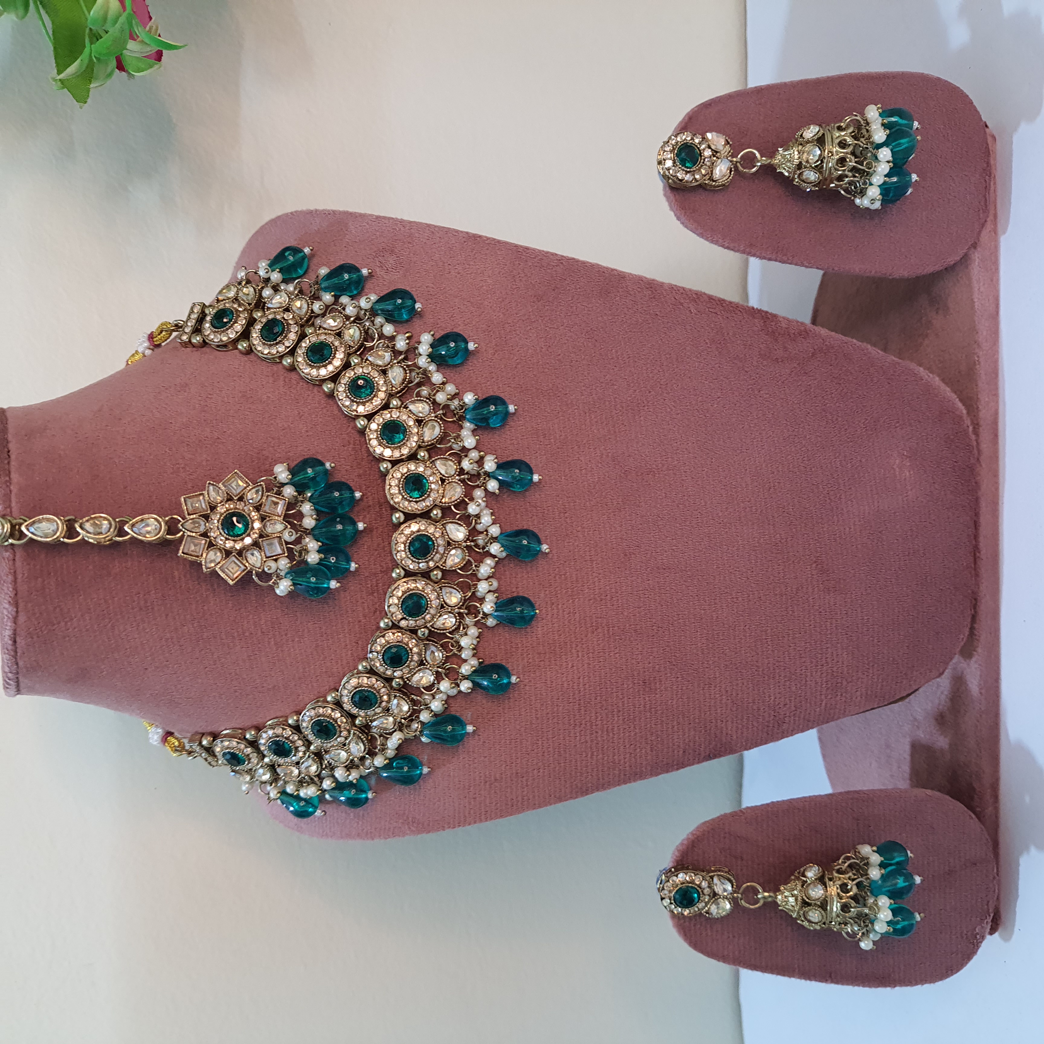 Ziyaara Necklace Set – Emerald Green & Antique Gold Set with Earrings & Maangtikka | Stones & Sparkle Collection
