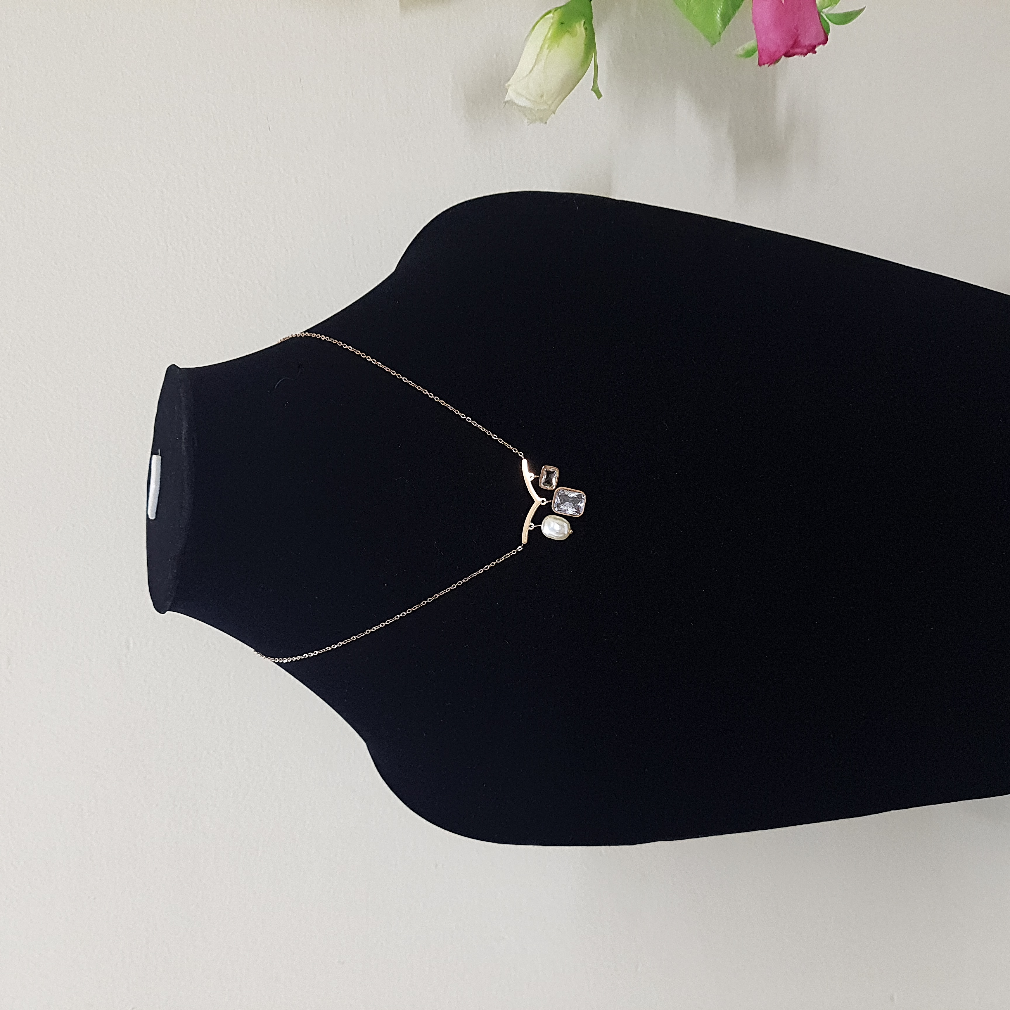 Asymmetrical Charm Pendant | Daily Dose Collection