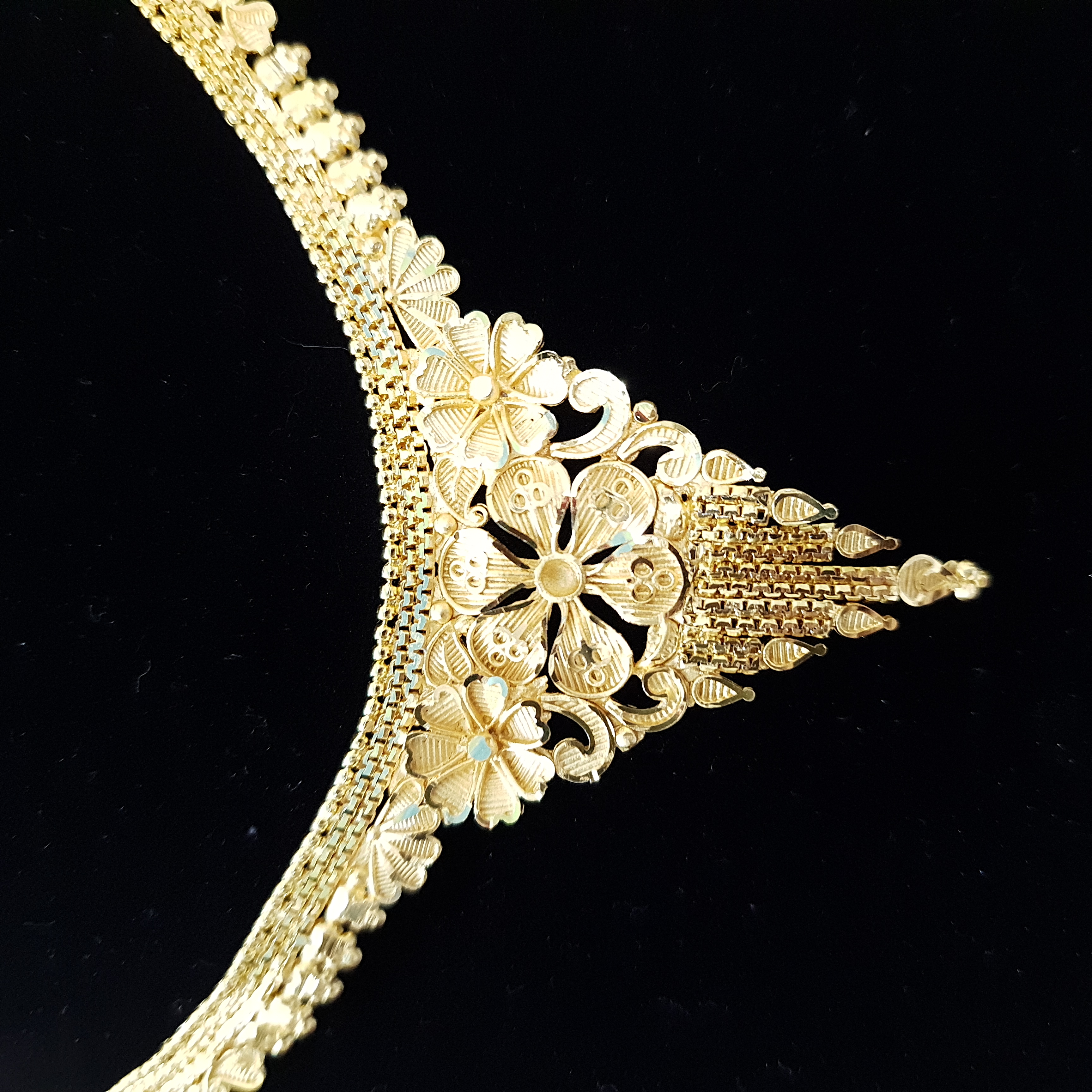 Swarna Pallavi Necklace & Earring Set | Swarna Kala Collection