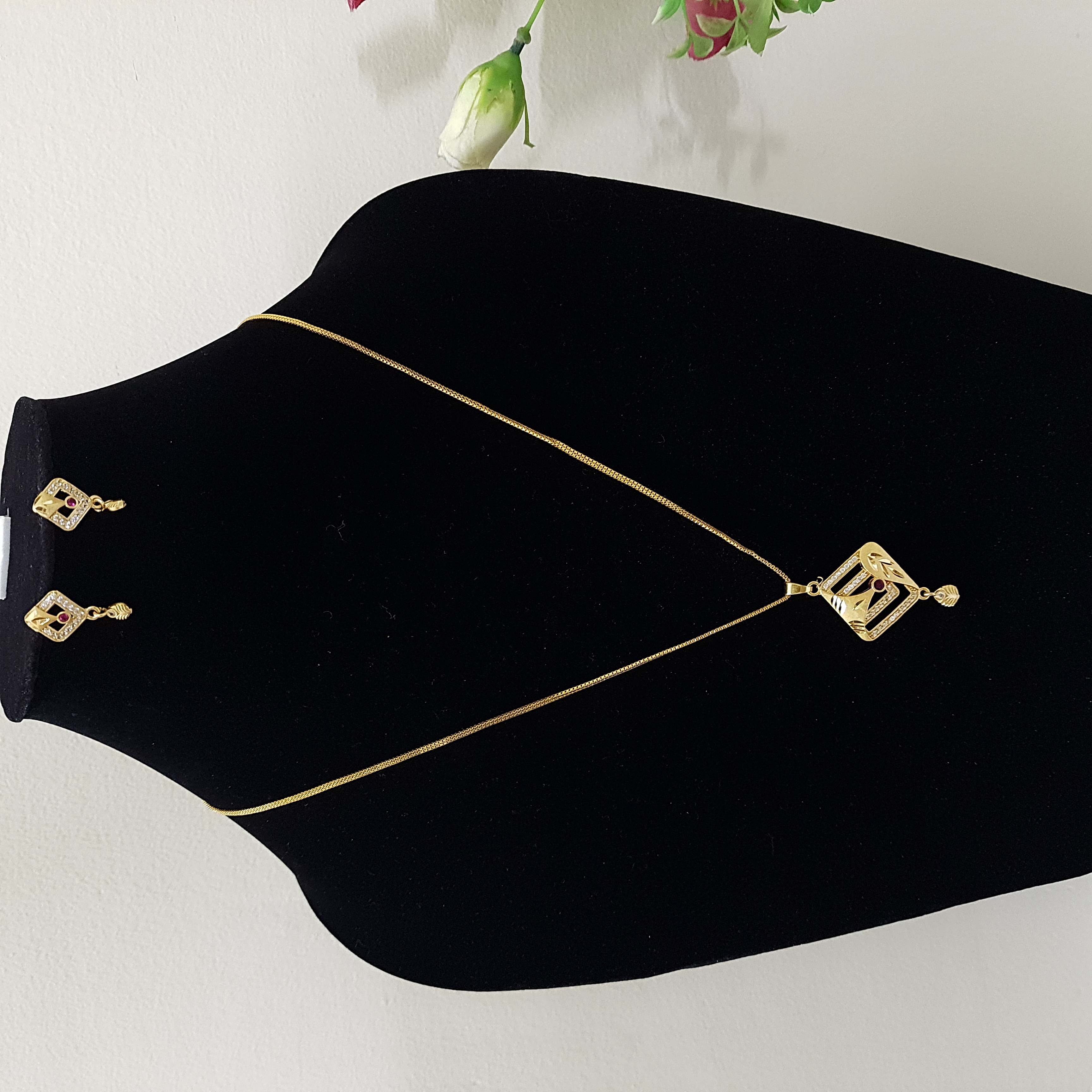 Roop Rekha Necklace & Earring Set | Swarna Kala Collection