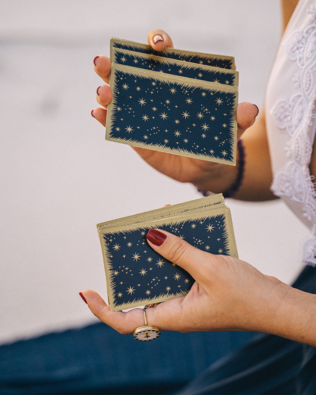 Cartomancie à distance – Guidance intuitive par téléphone