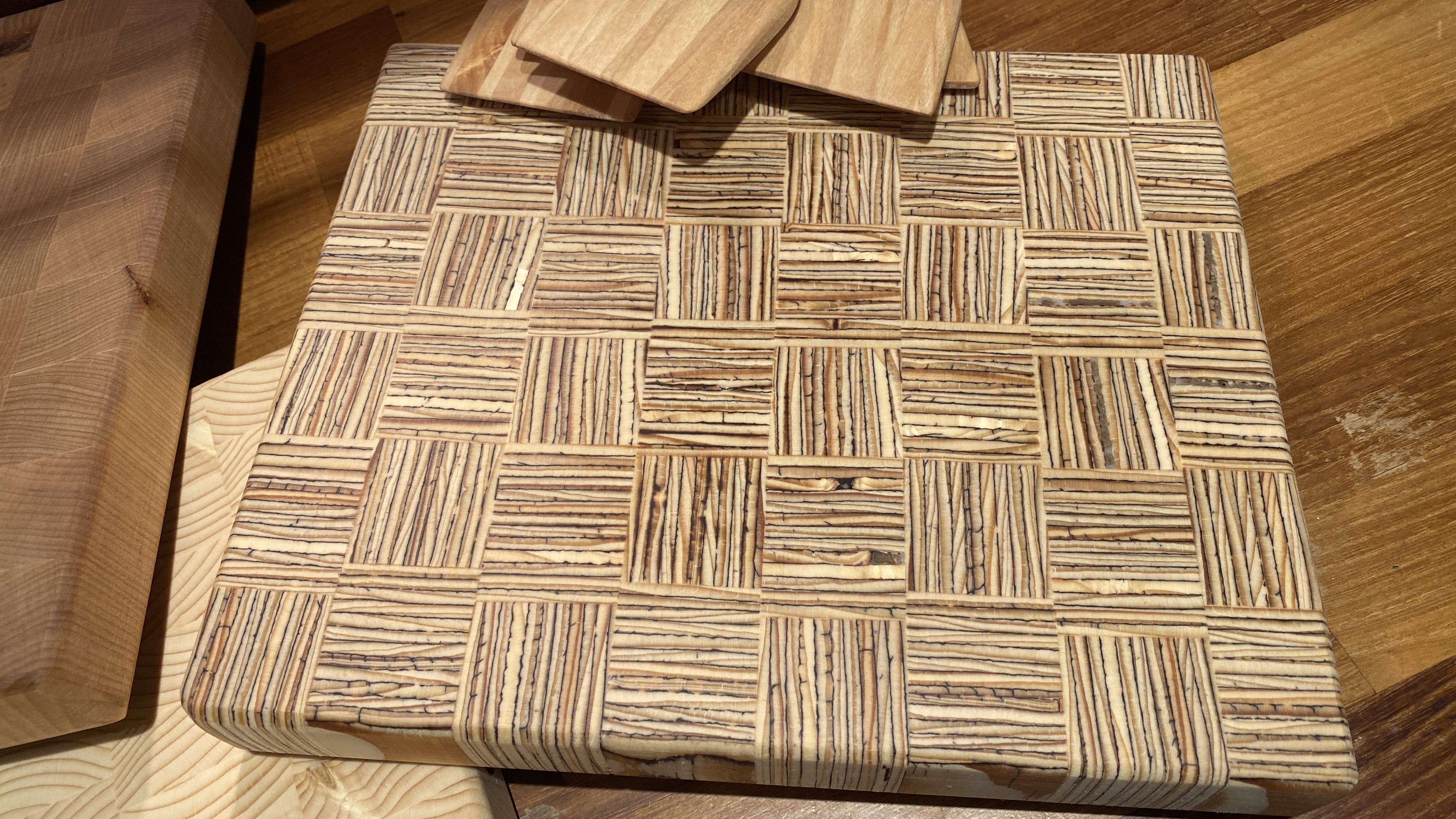 Leikkuulauta, pystysyinen, eri materiaaleja