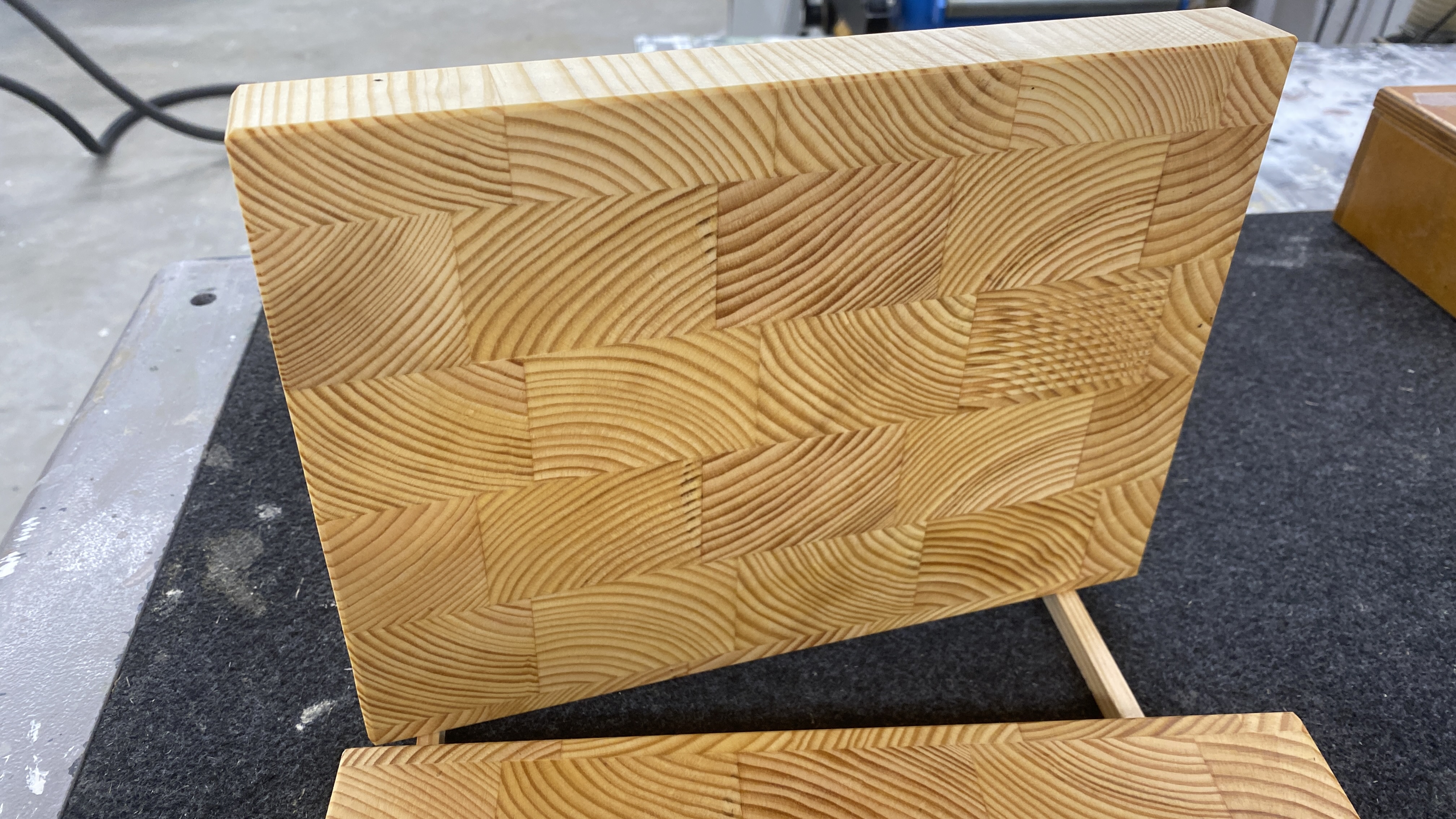 Leikkuu- / työlauta