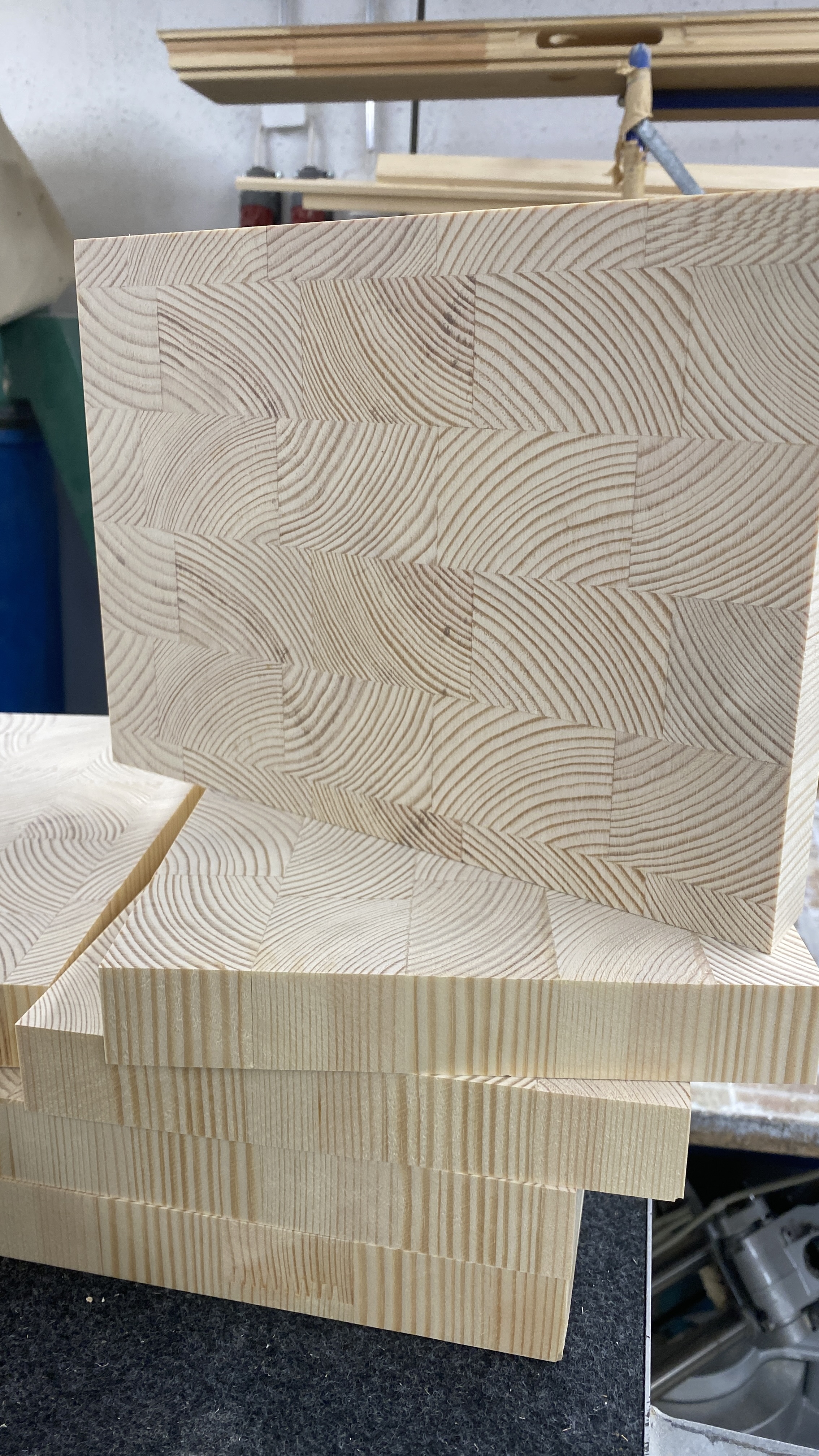 Leikkuu- / työlauta