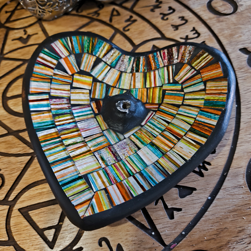 Inciensario en mosaico de corazón