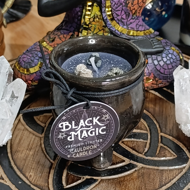 Velas caldero Black Magic con minerales