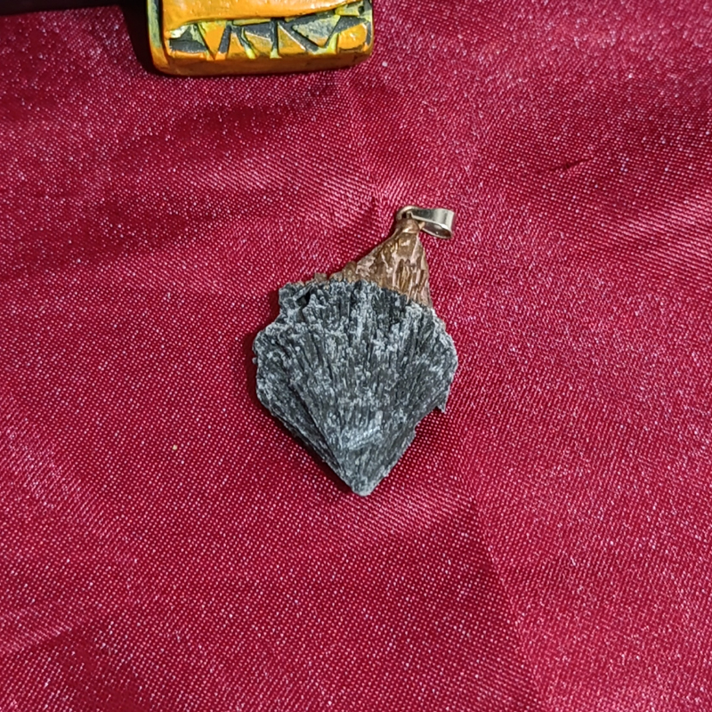 Colgante mineral de Cianita -  Escoba de Bruja