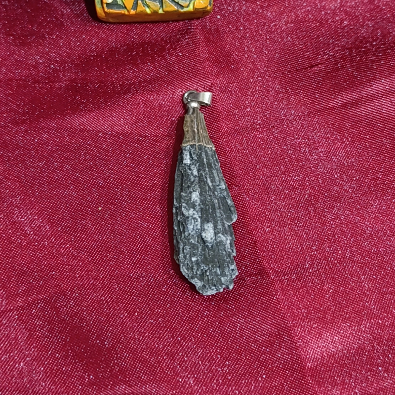 Colgante mineral de Cianita -  Escoba de Bruja