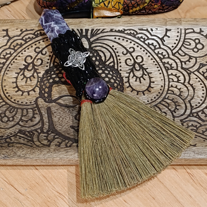 Escobas de bruja con minerales