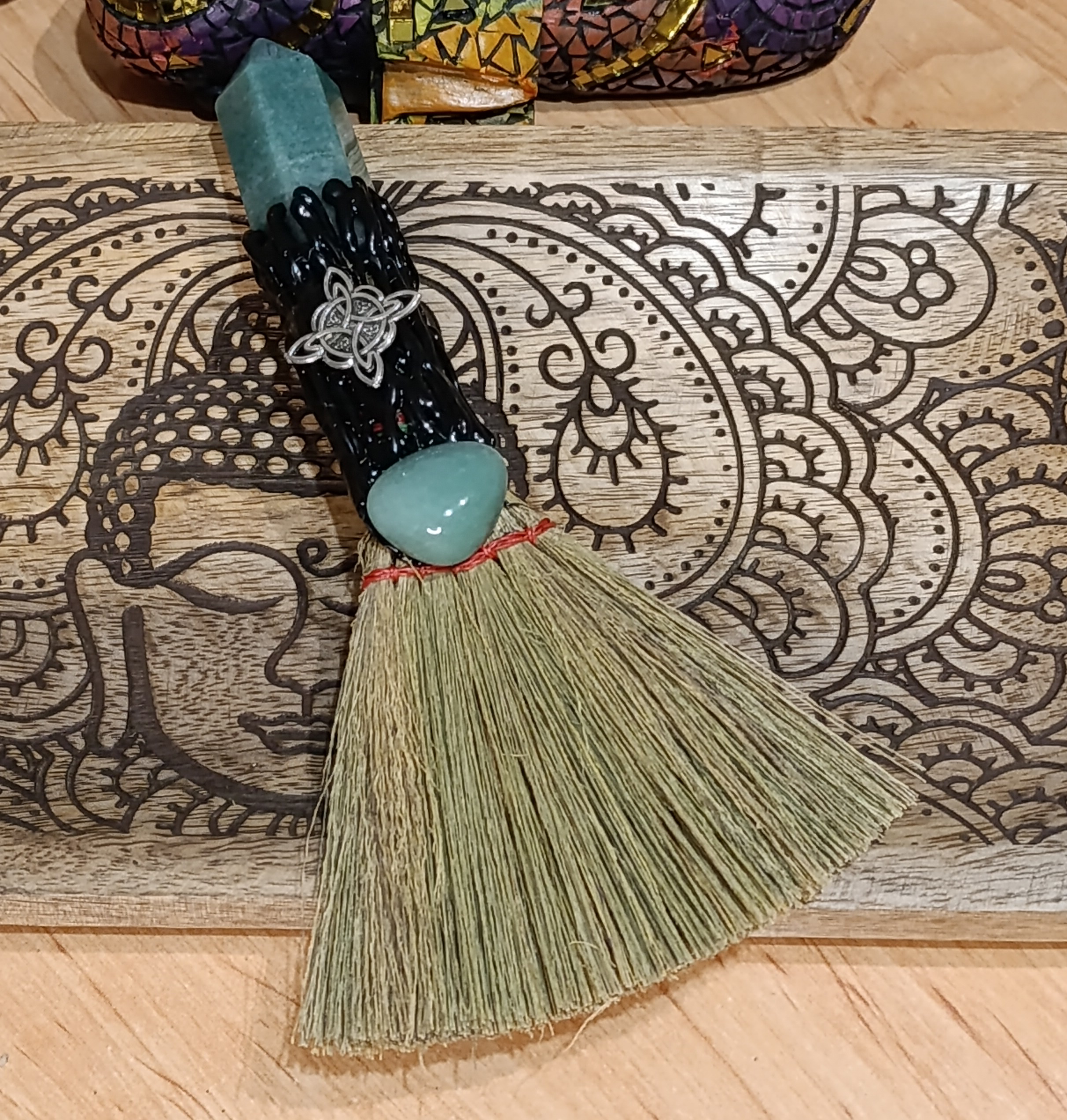 Escobas de bruja con minerales