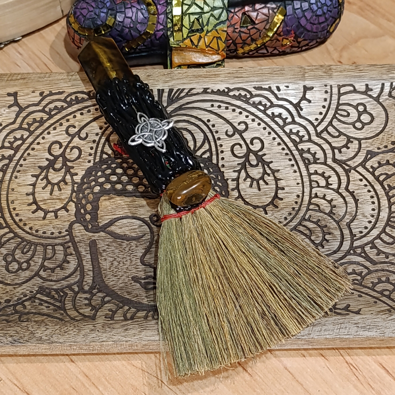 Escobas de bruja con minerales