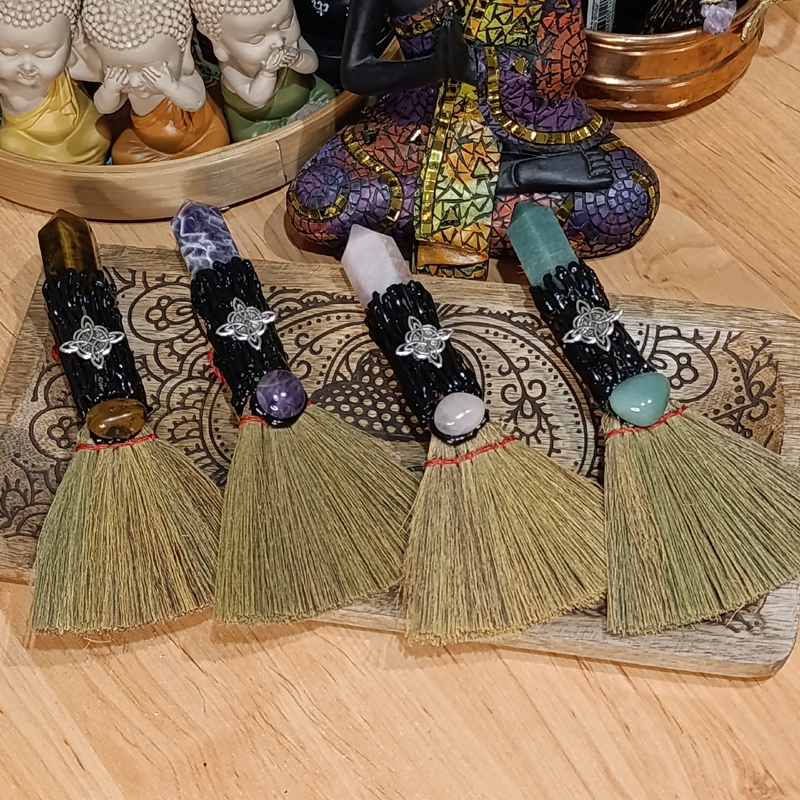 Escobas de bruja con minerales