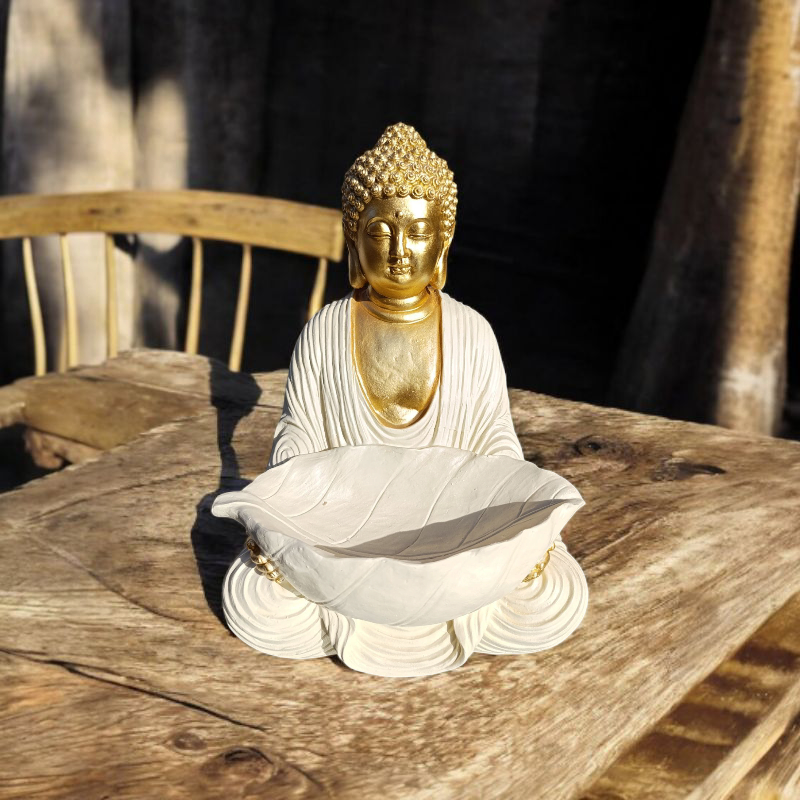 Figura de Buda en blanco y dorado