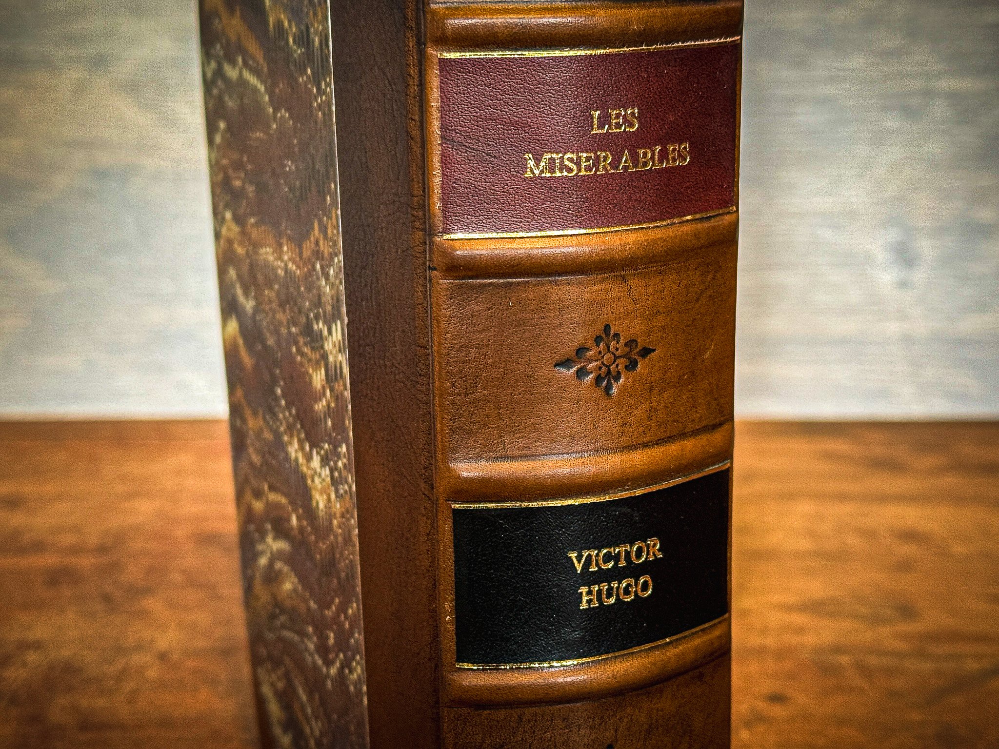 Les Miserables - Victor Hugo  - Antique Series - Leather Bound