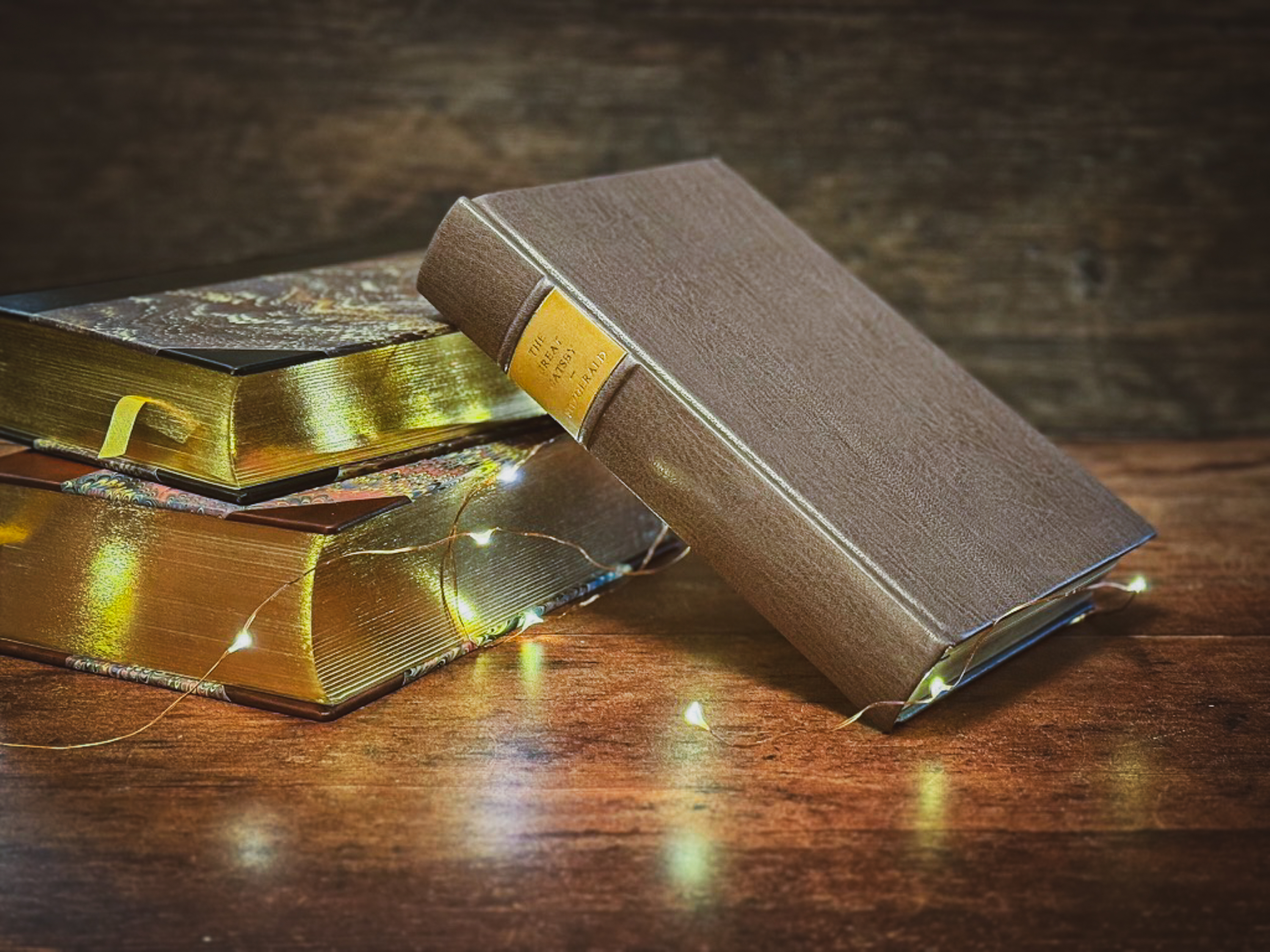 The Great Gatsby – Handcrafted Leatherbound Classic | Goat Leather, Gold Gilded, Marbled Endpapers | Loxley Books