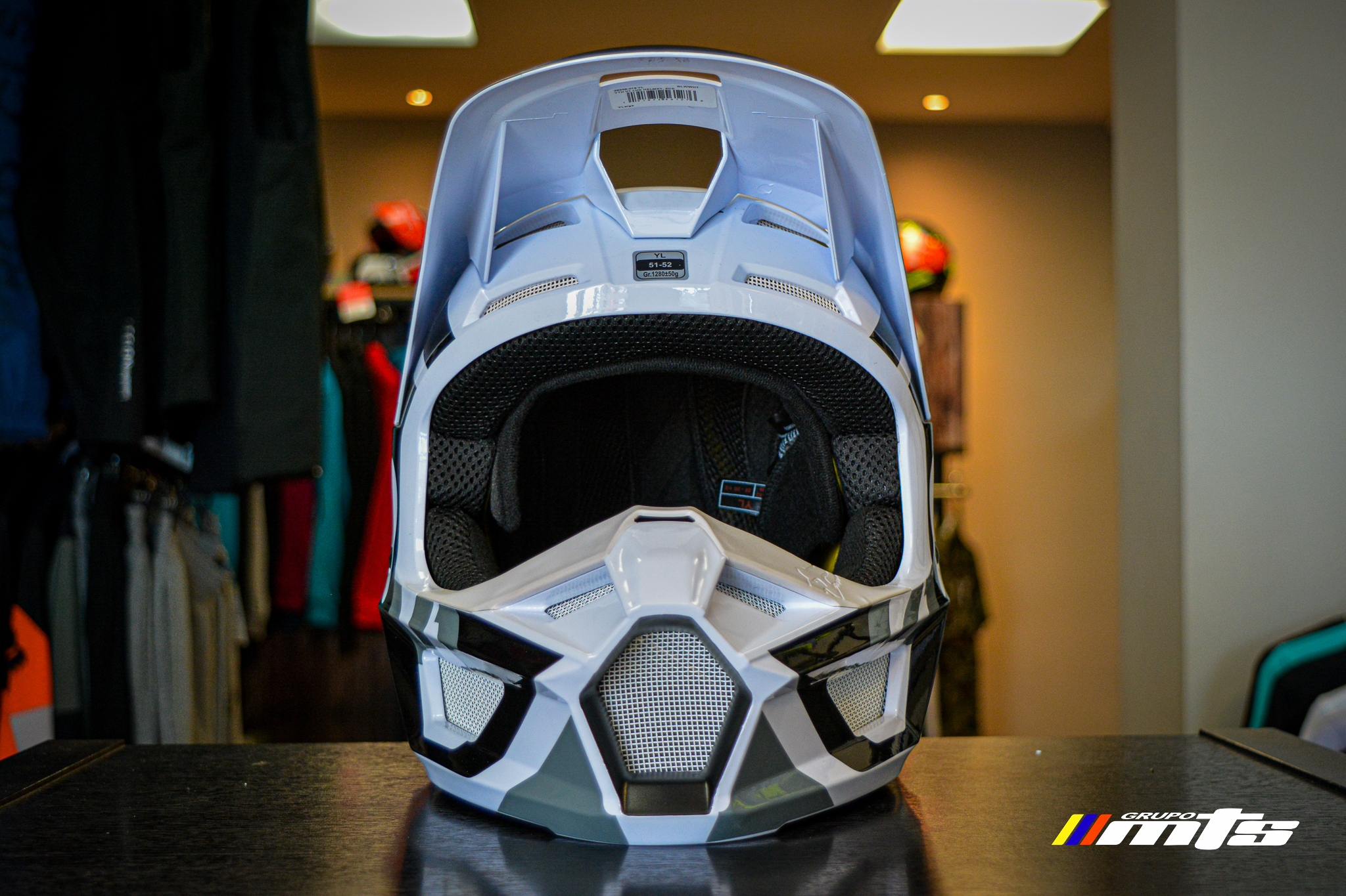 Casco Youth v1 lux helmet