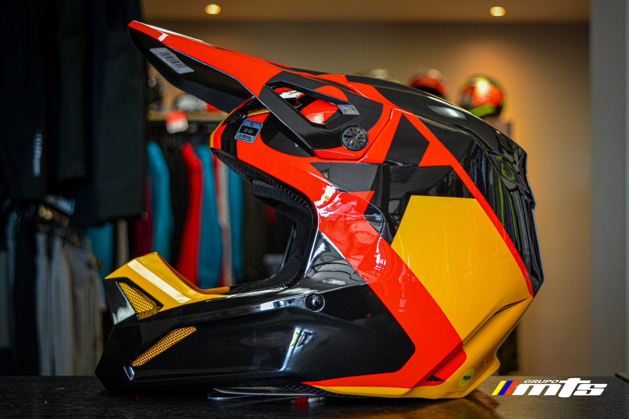Casco Youth v1 XPOZR Helmet DOT/ECE