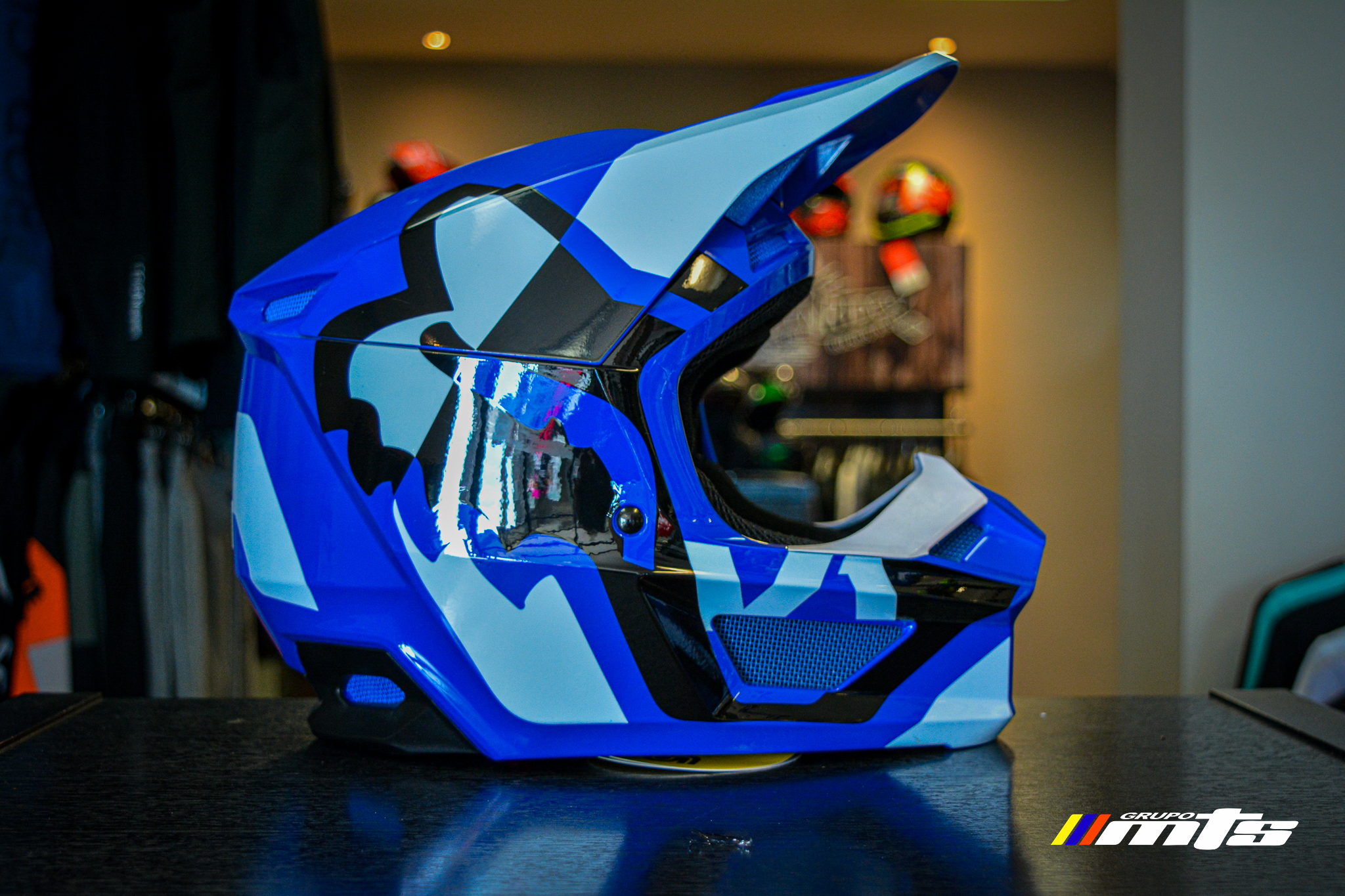 Casco Youth/niño v1 lux helmet 