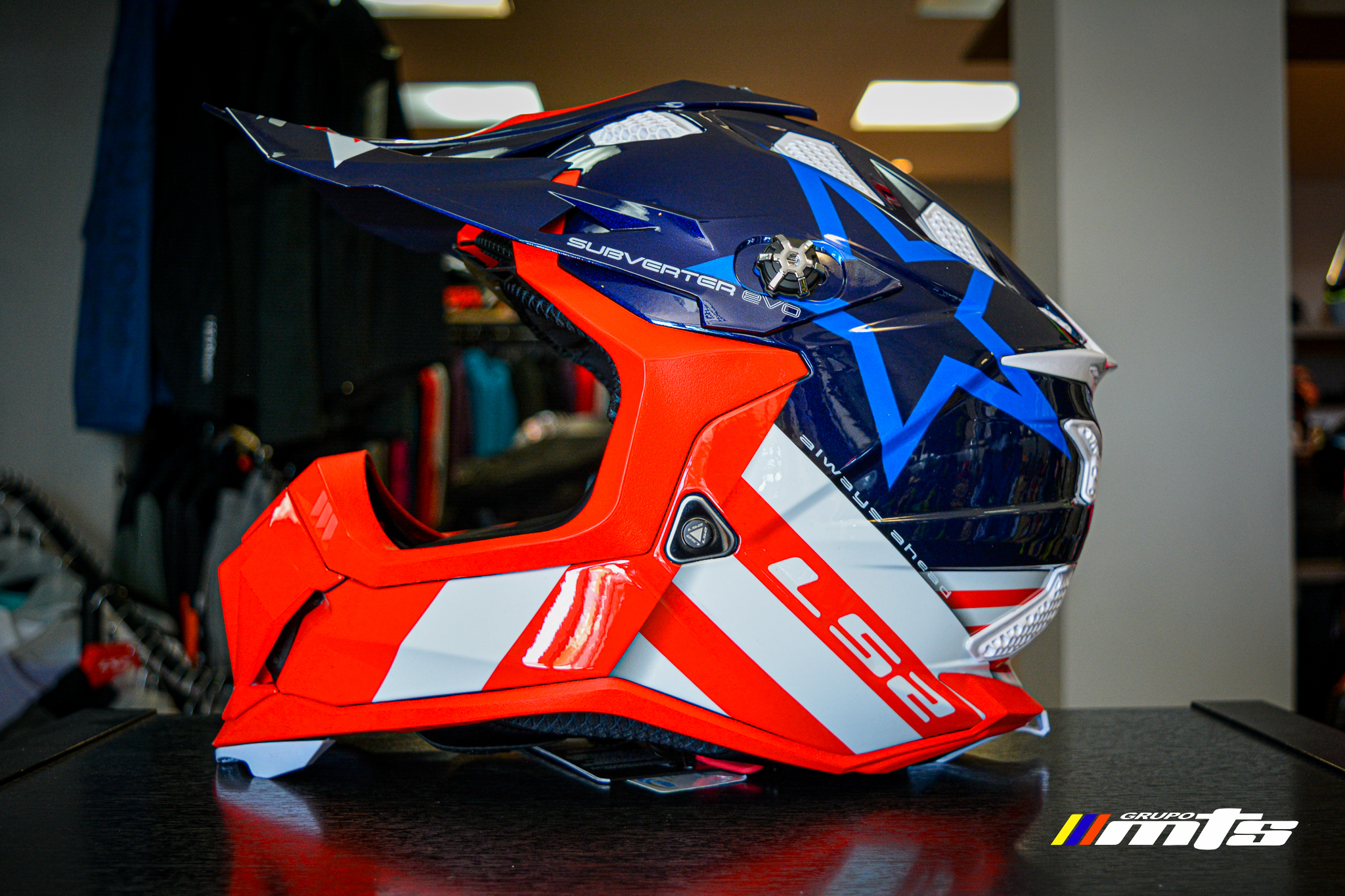 Casco MX700 SUBVERTER EVO