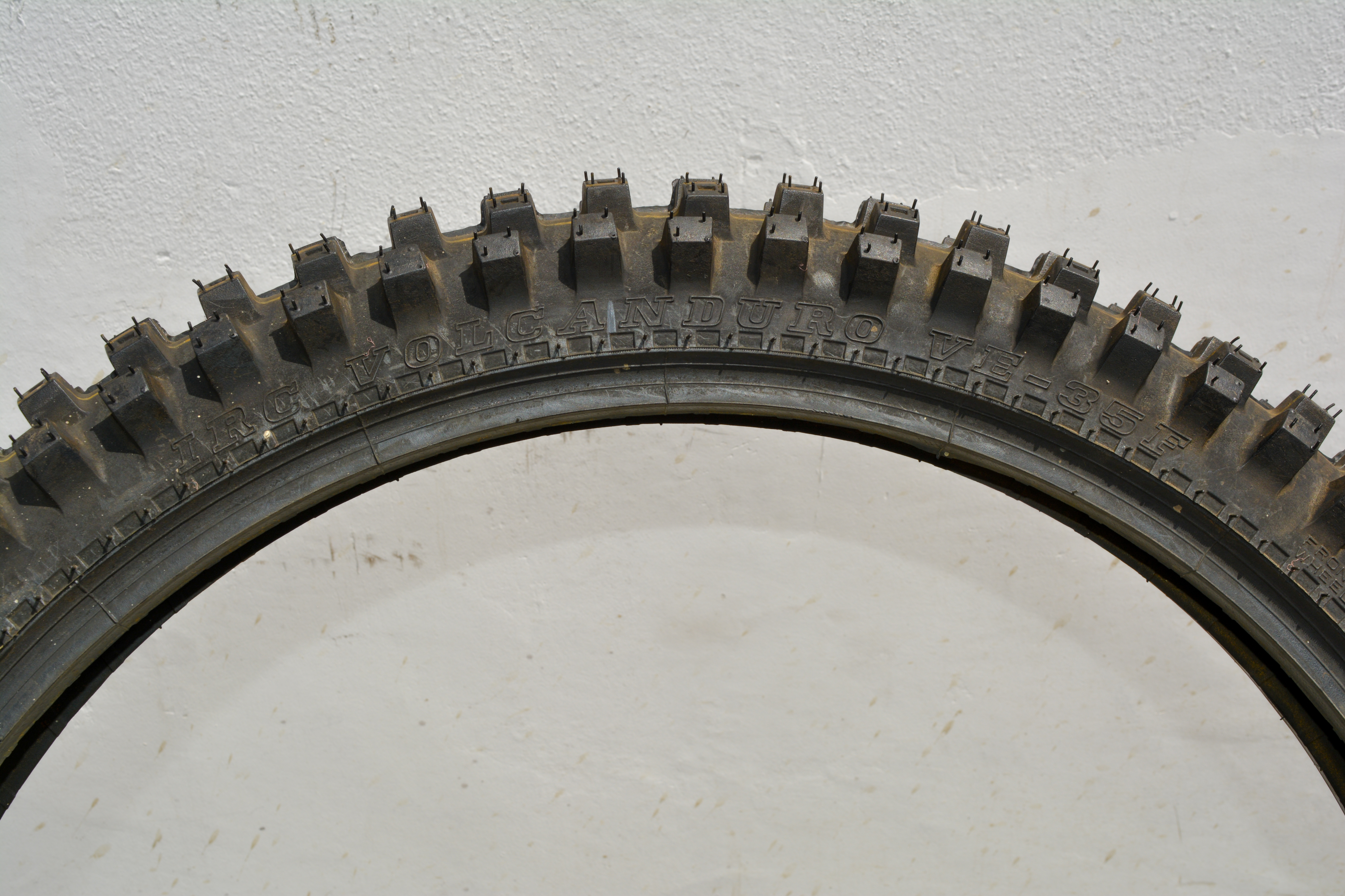 IRC VOLCAN DURO VE-35F 2.75-21 45M