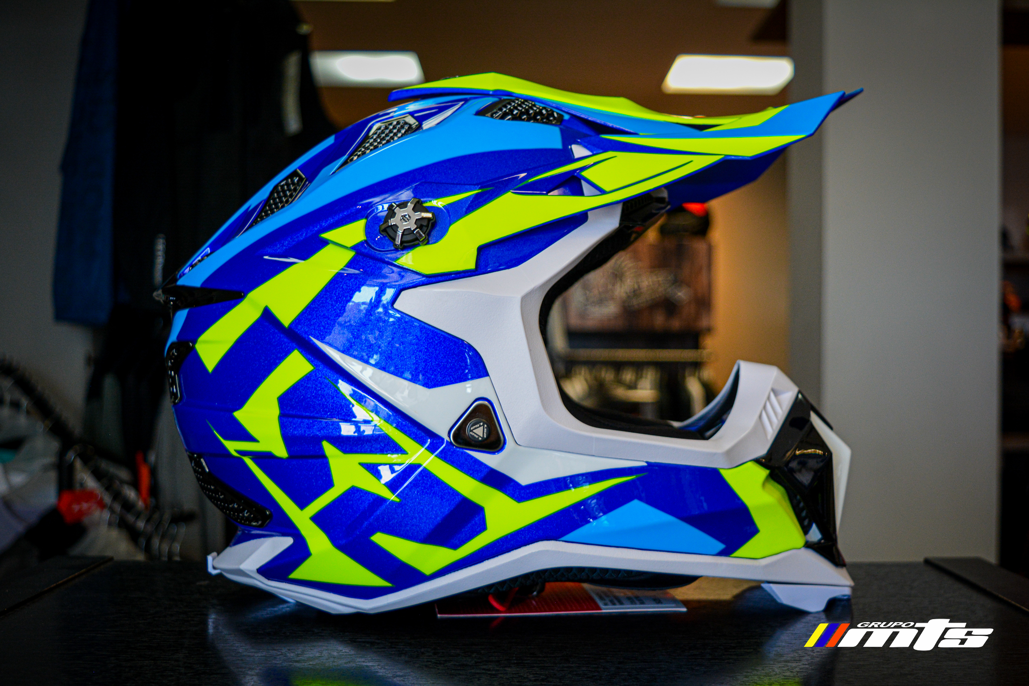 Casco MX700 SUBVERTER EVO NIMBLE