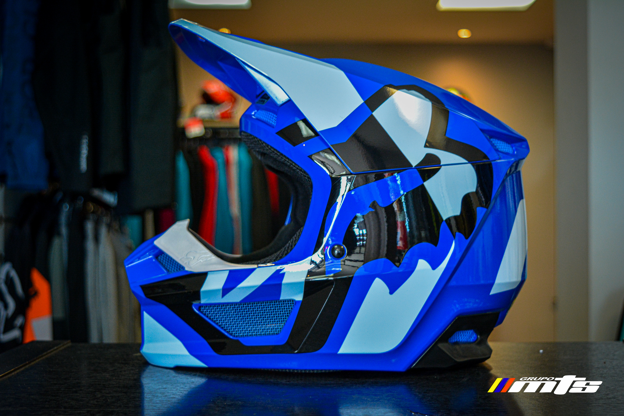 Casco Youth/niño v1 lux helmet 