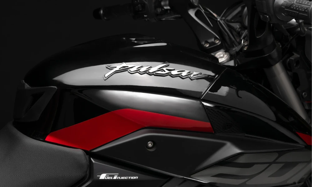 ROUSER 200 NS