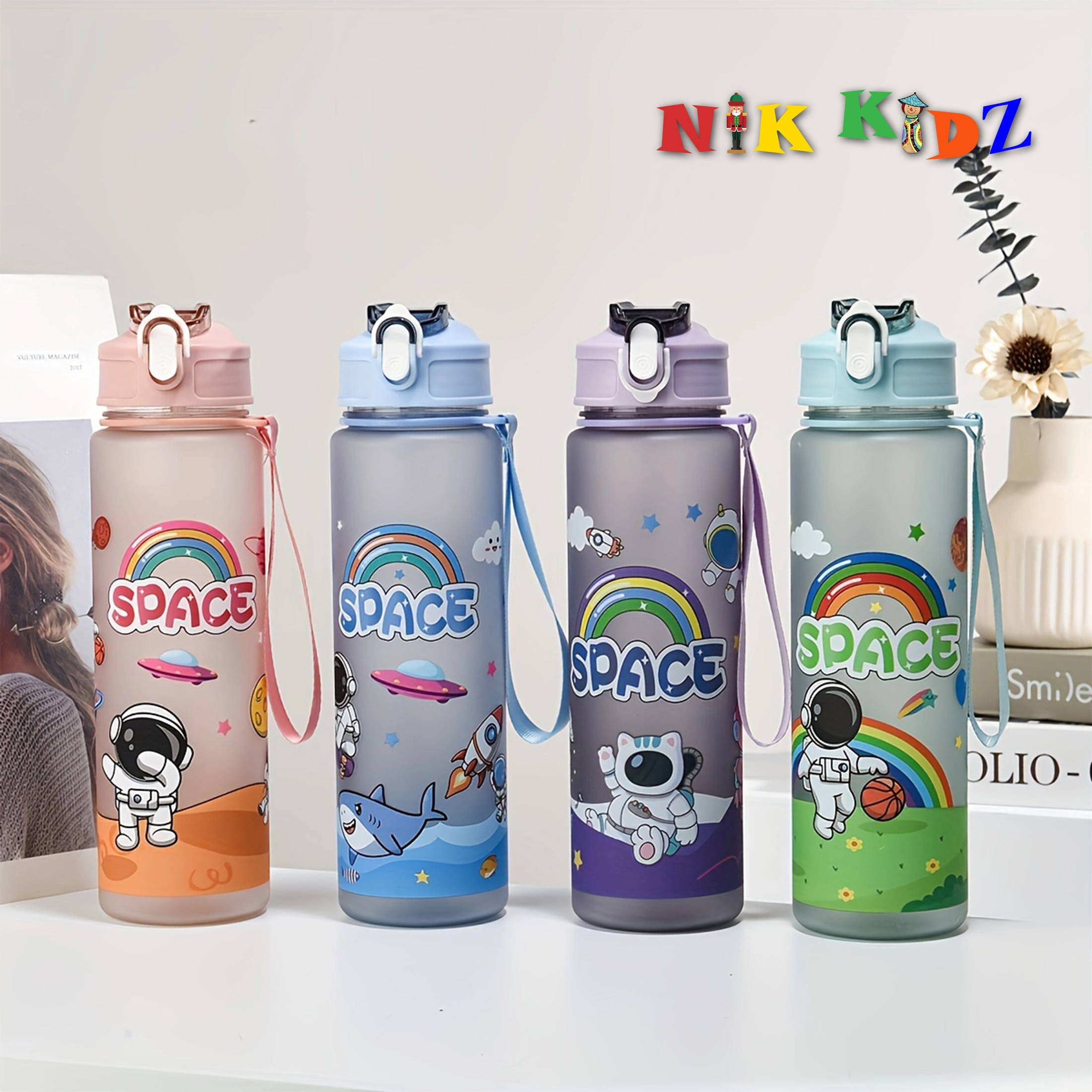 Random Cartoon astronaut plastic space cup Portable rope sippy cup Student water cup with latch