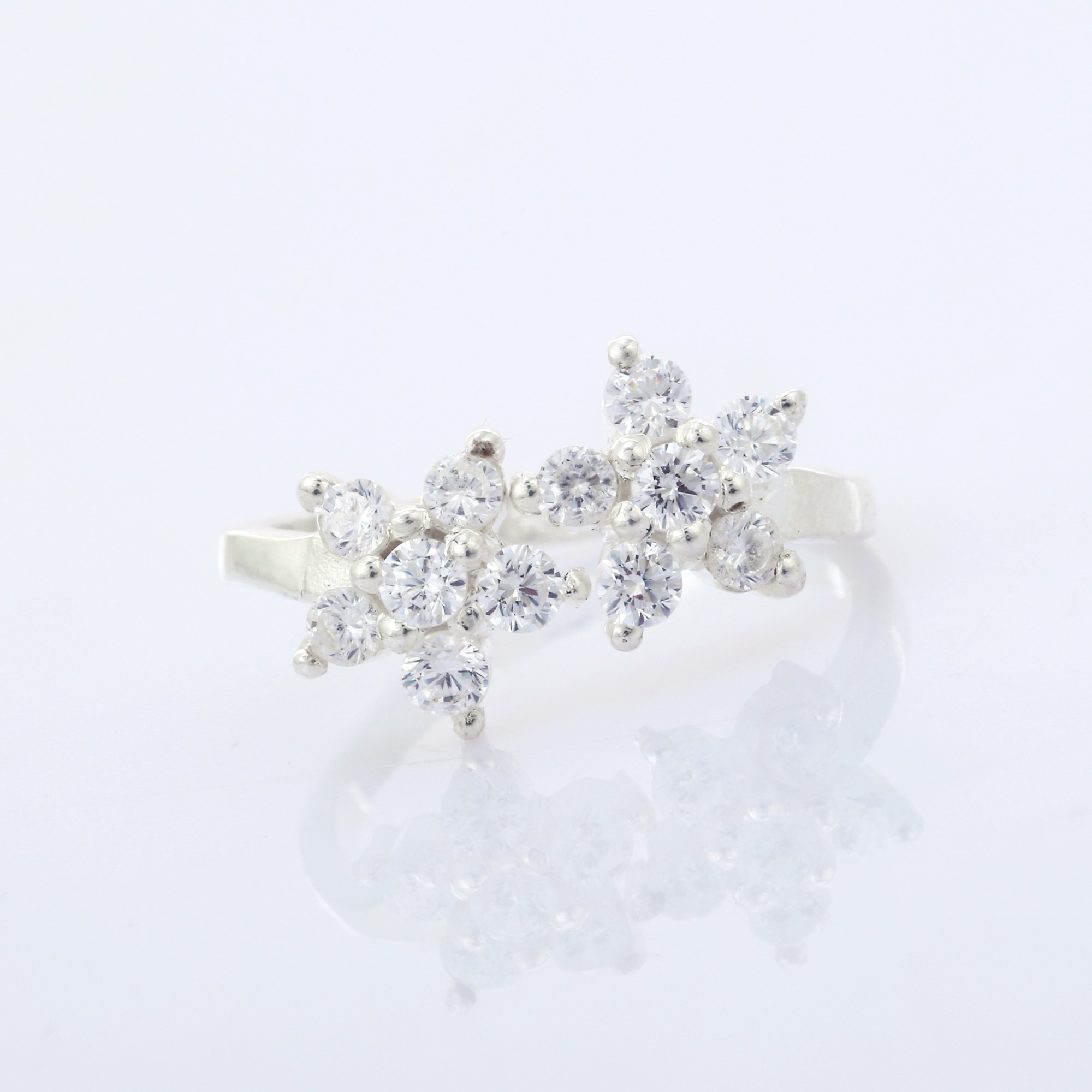 Customized 925 Sterling Silver Fine Jewelry Elegant Diamond Gemstone Wedding Engagement and Party Rings for Women (VVJGR 08)