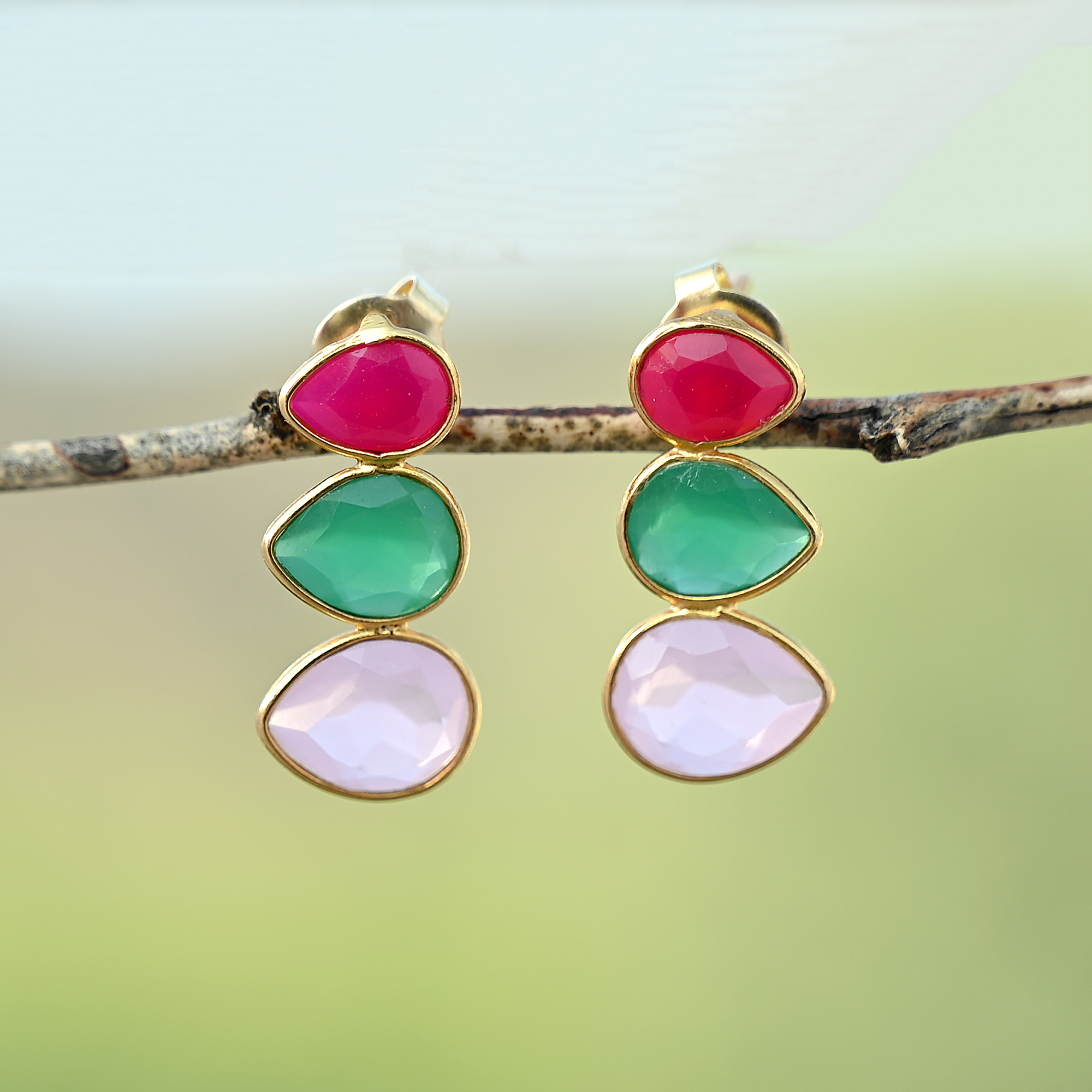 Hot Selling Beautiful Natural Fuchsia, Green Onyx and Pink Rose Stone Earring Gold Plated Lovely Earring for Girls and Women (VVJGE 30)