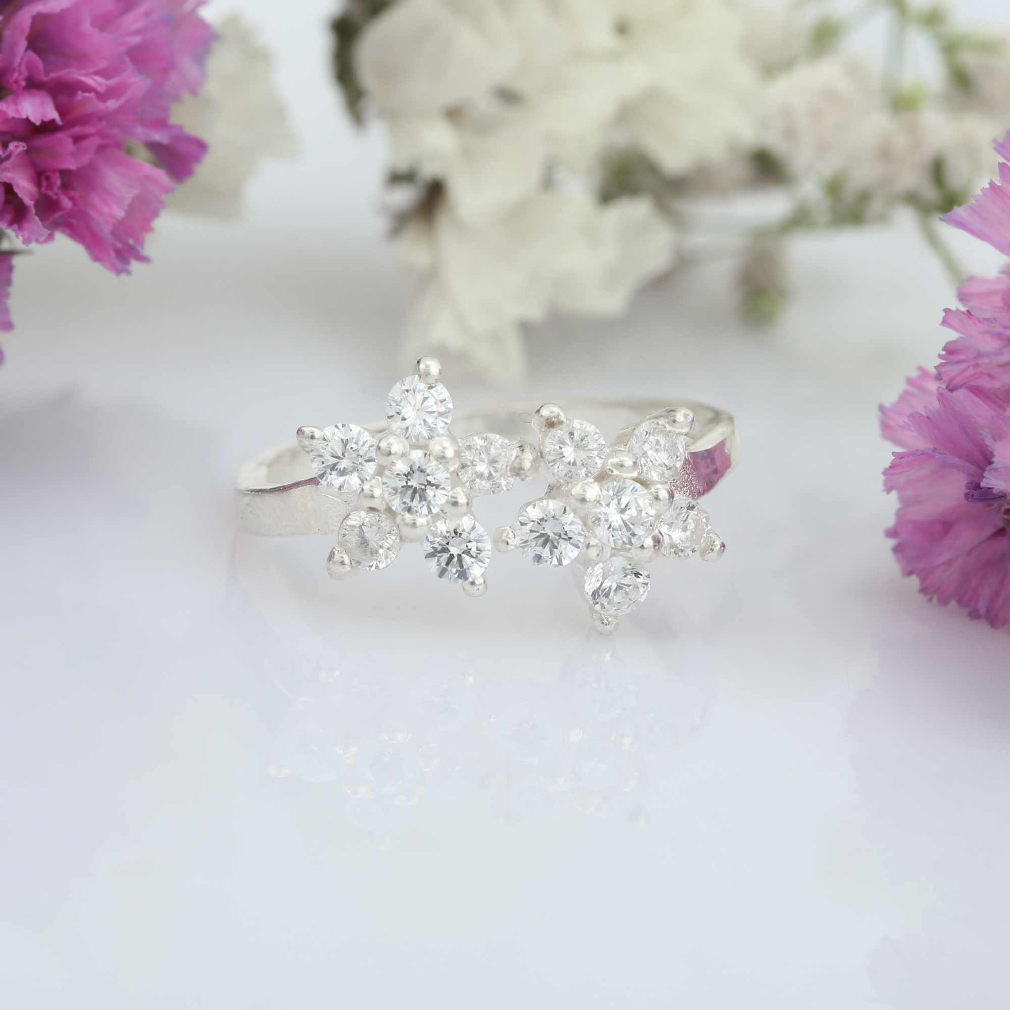 Customized 925 Sterling Silver Fine Jewelry Elegant Diamond Gemstone Wedding Engagement and Party Rings for Women (VVJGR 08)