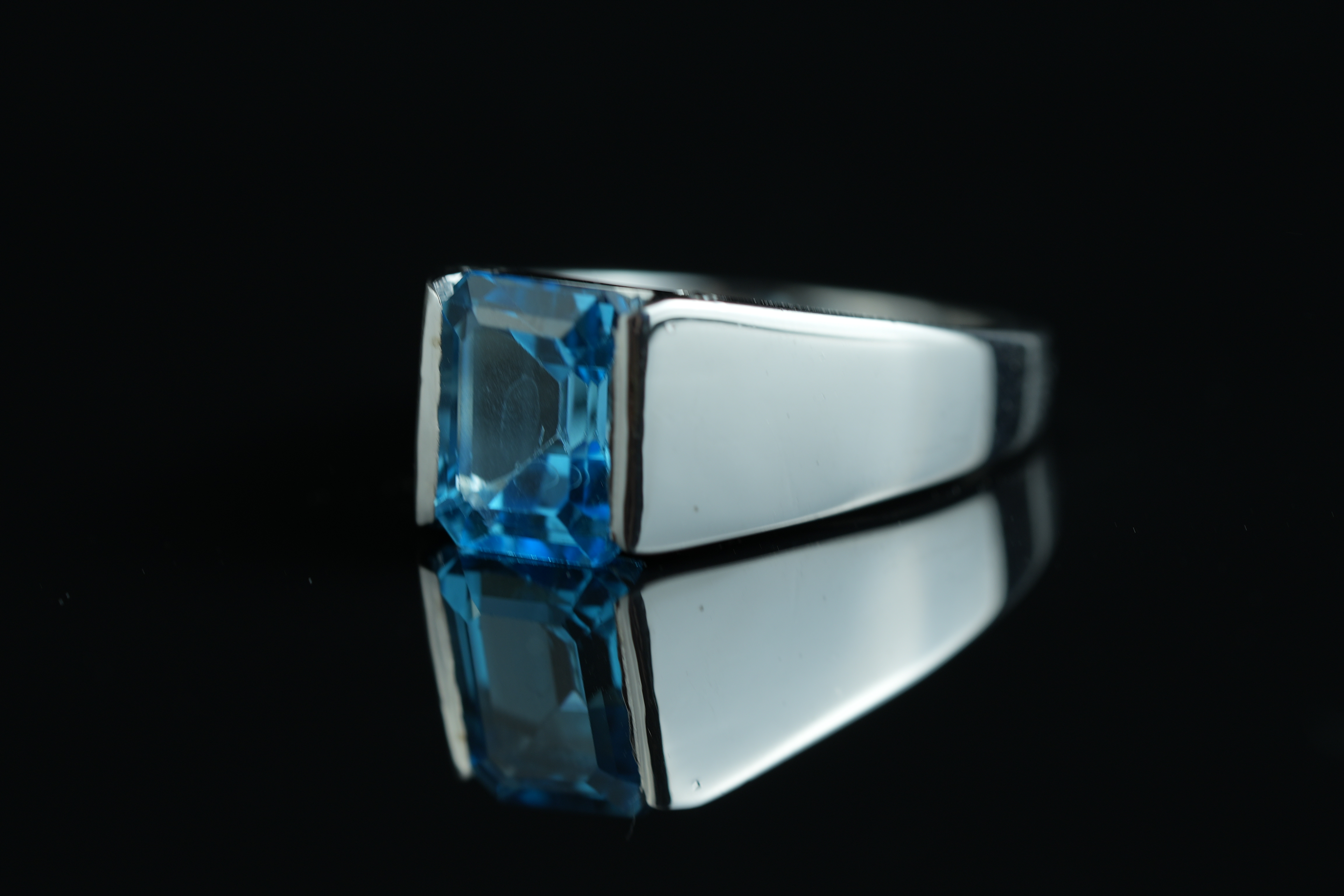 Swiss Topaz 0.023 ct