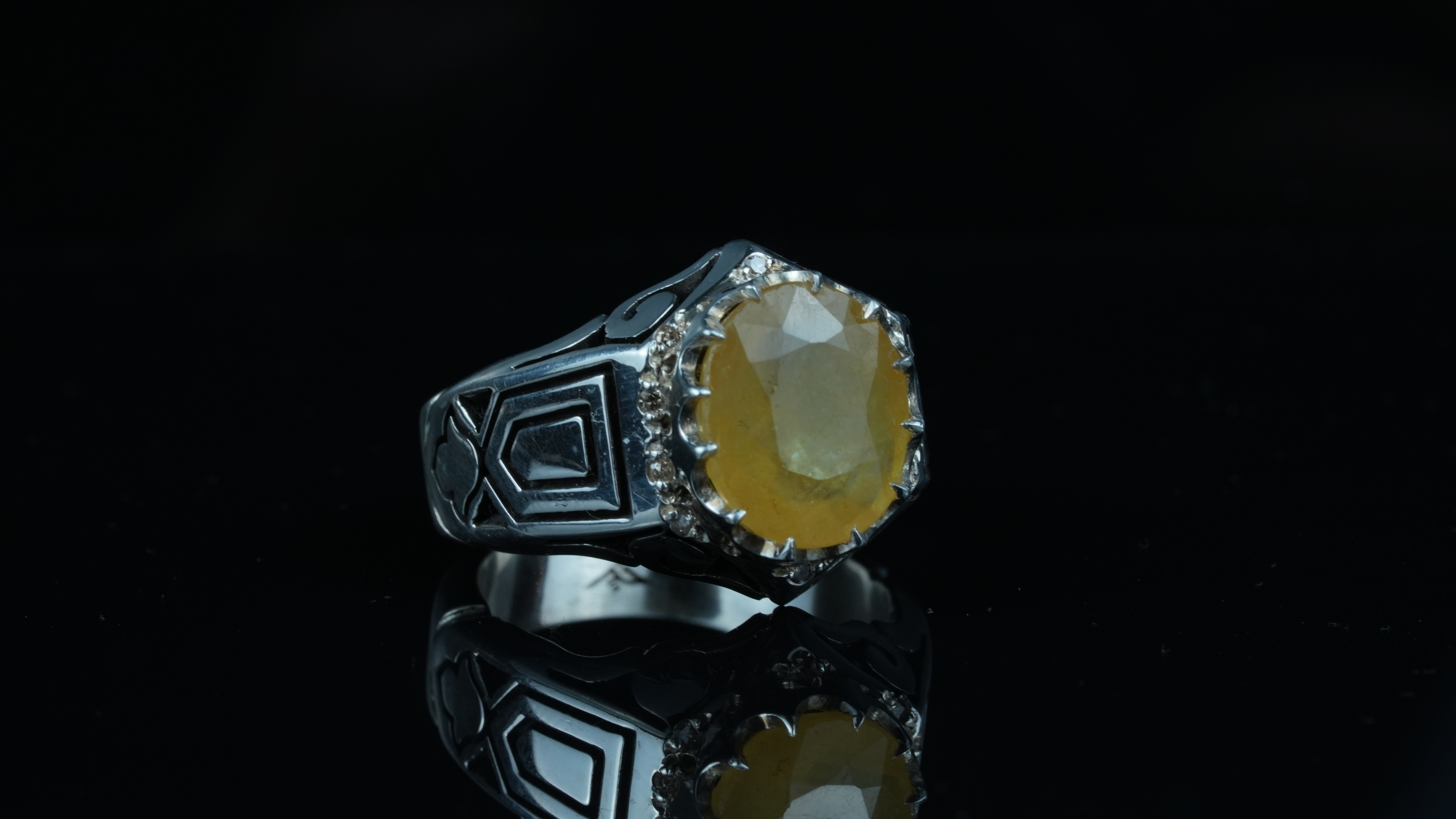 Yellow sapphire 