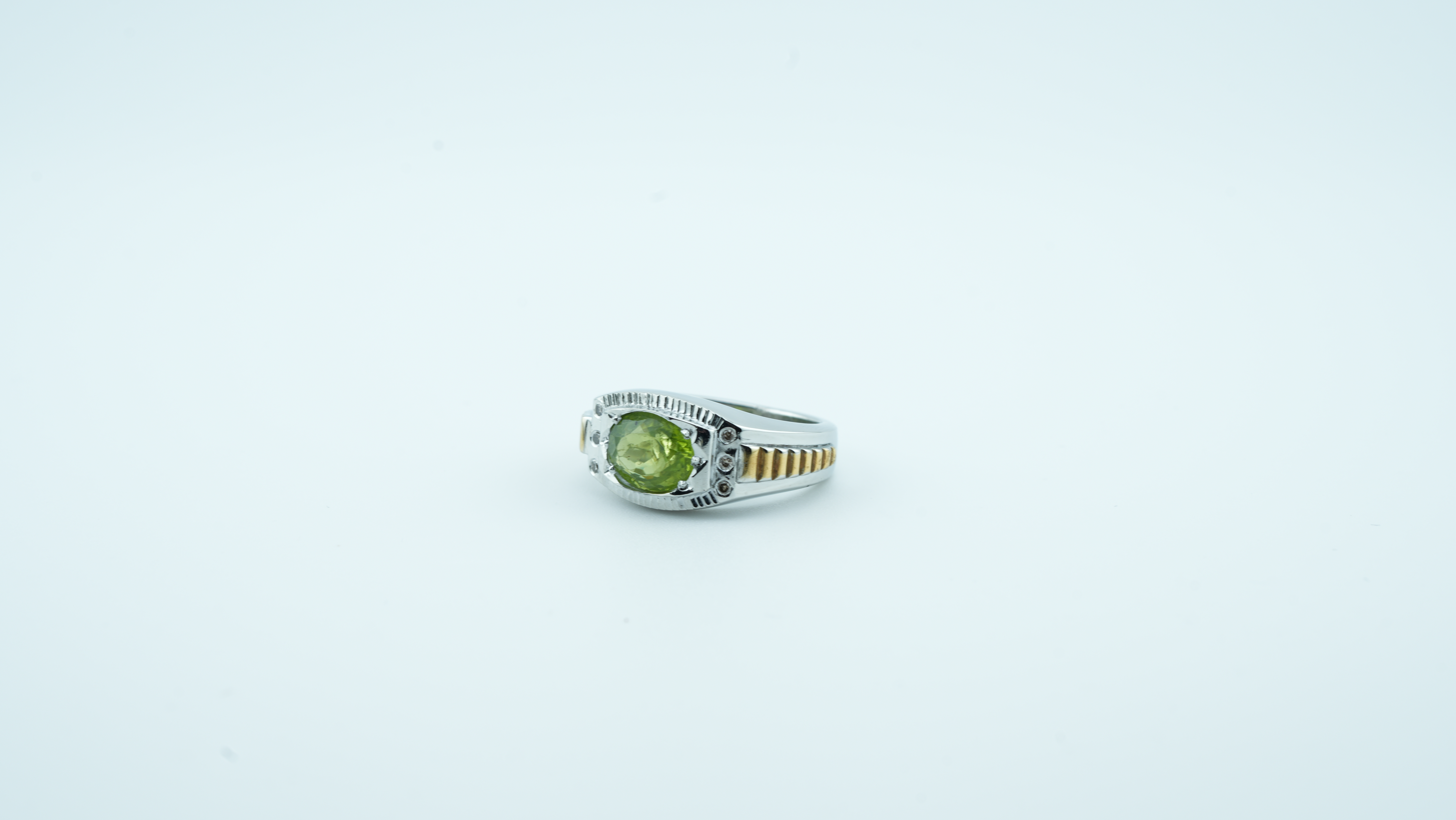 peridot 0.06 ct