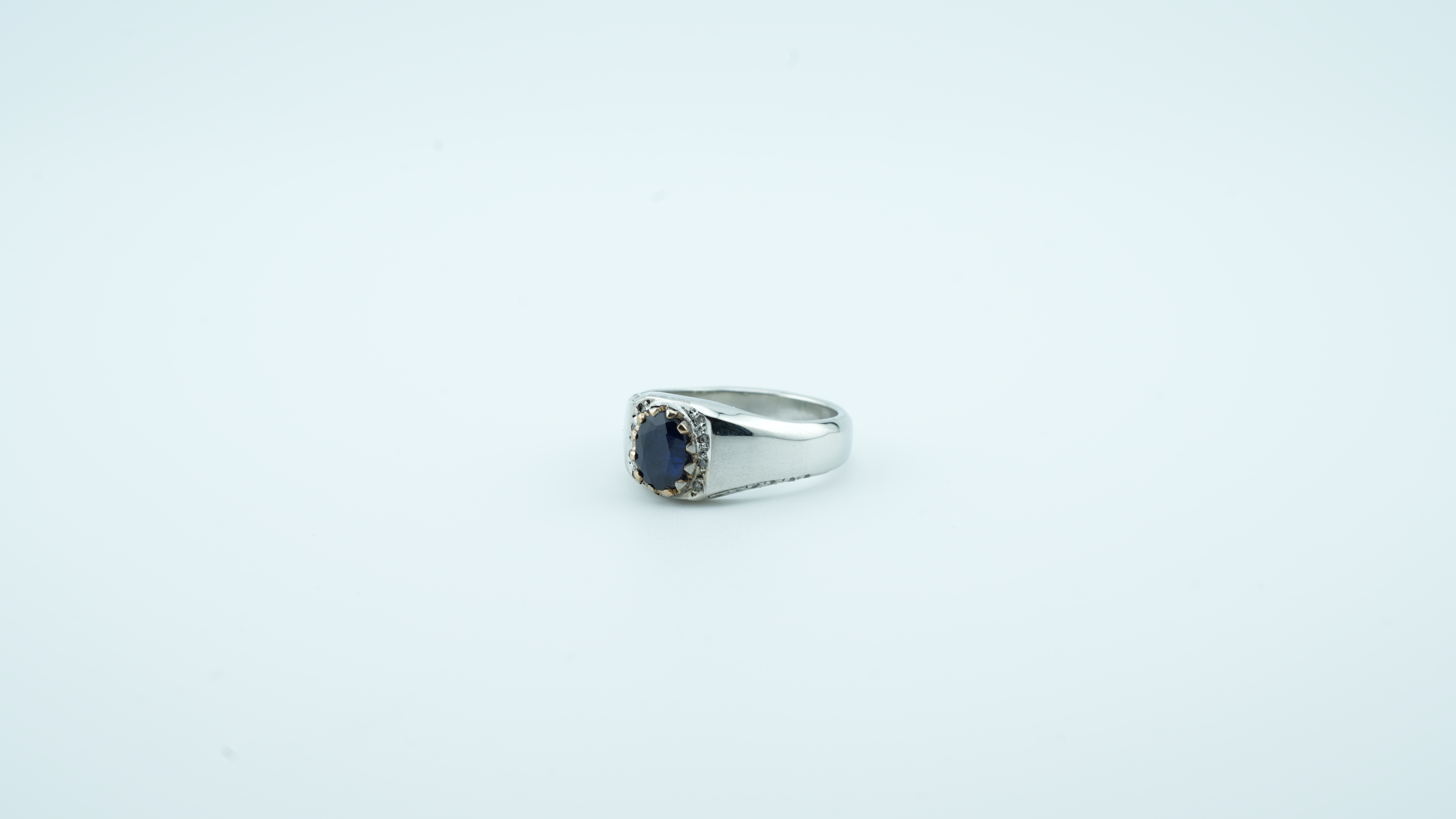 sapphire 0.18 ct