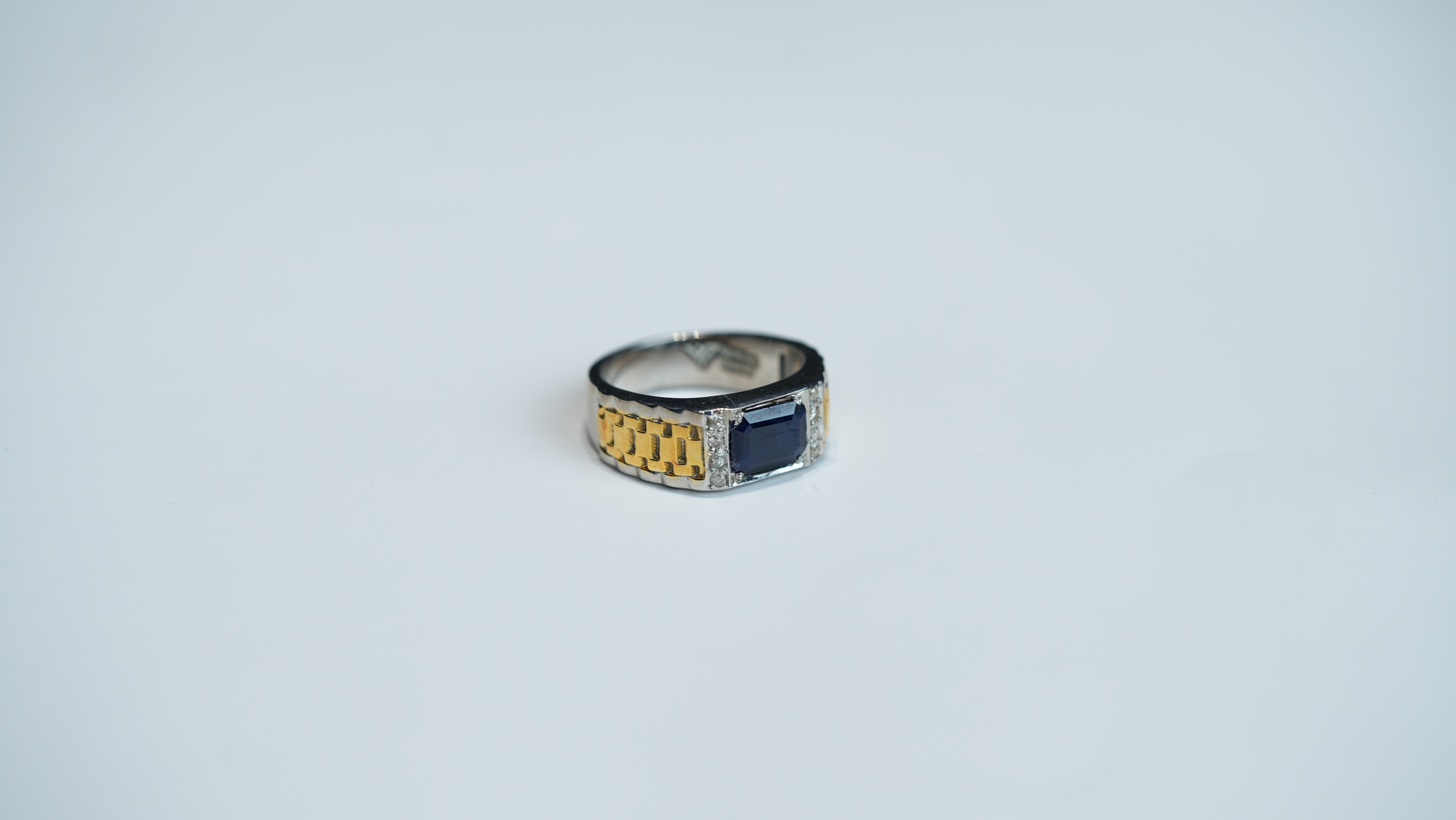 sapphire 0.08 ct