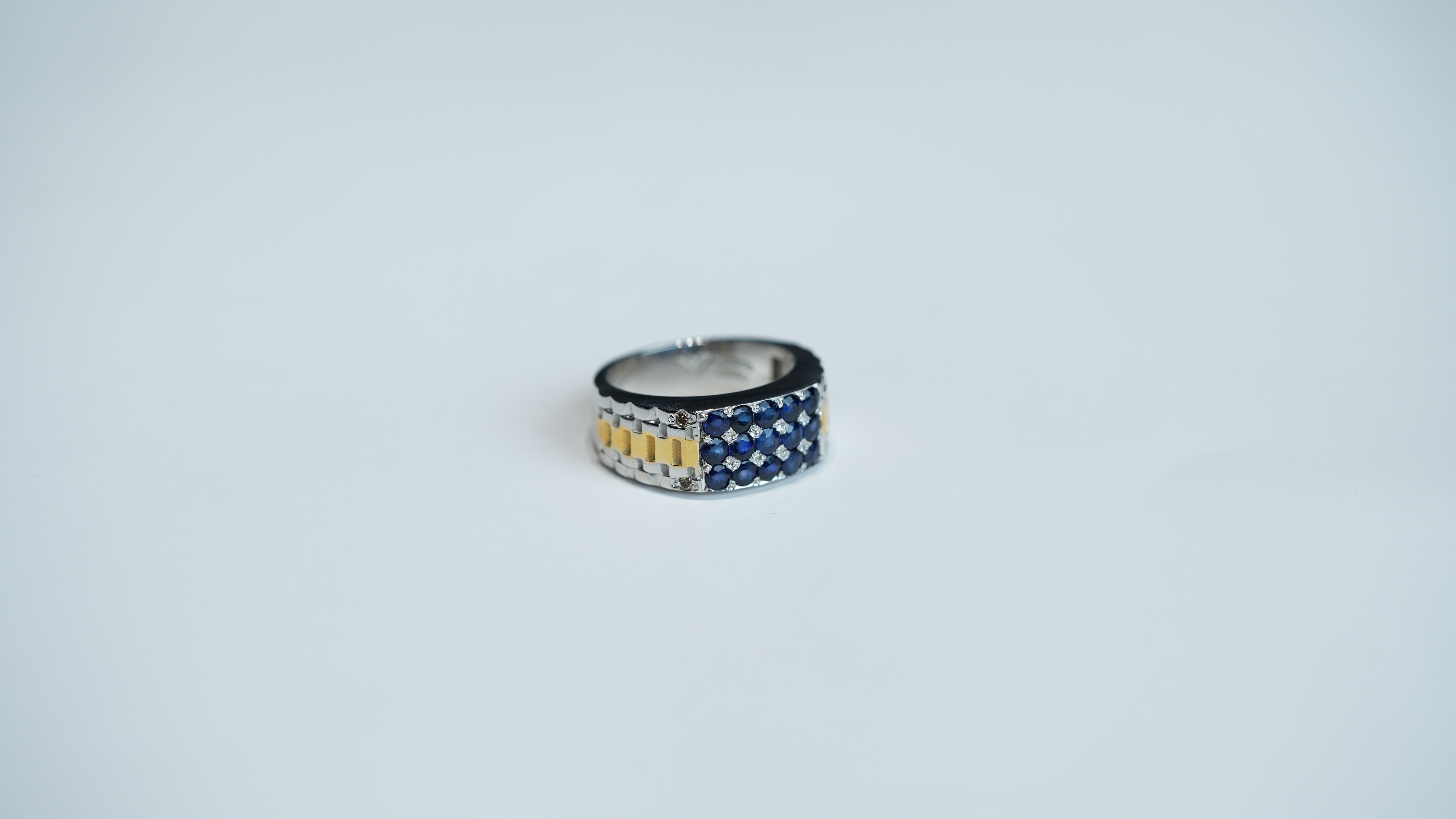 sapphire 0.04 ct