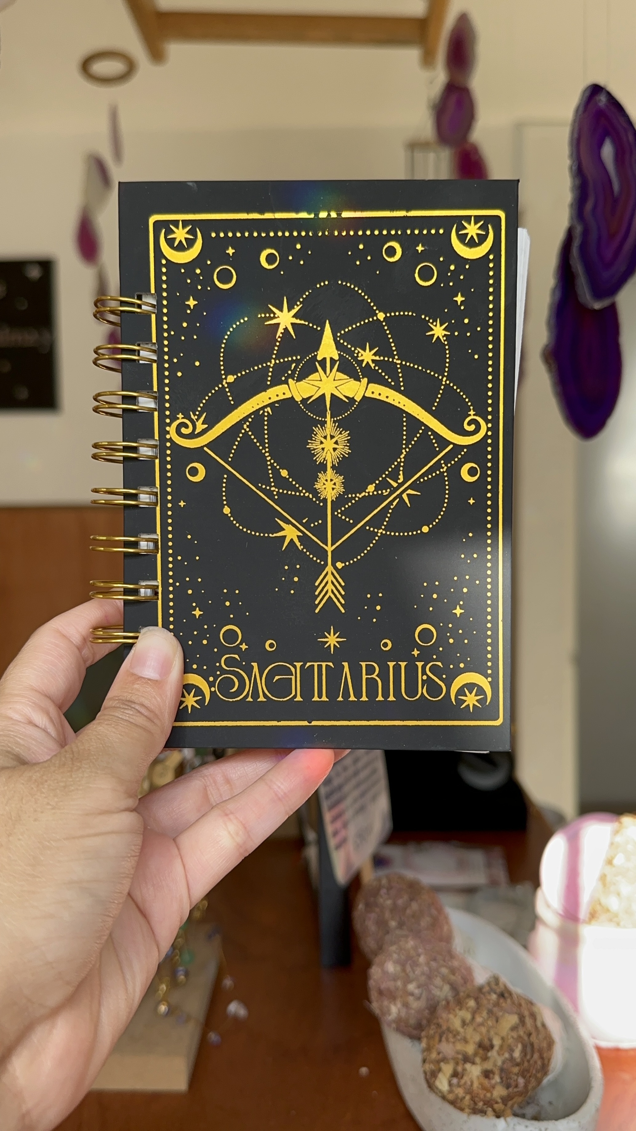 Libreta Zodiacal Hecha a Mano - Conecta con la Magia de tu Signo