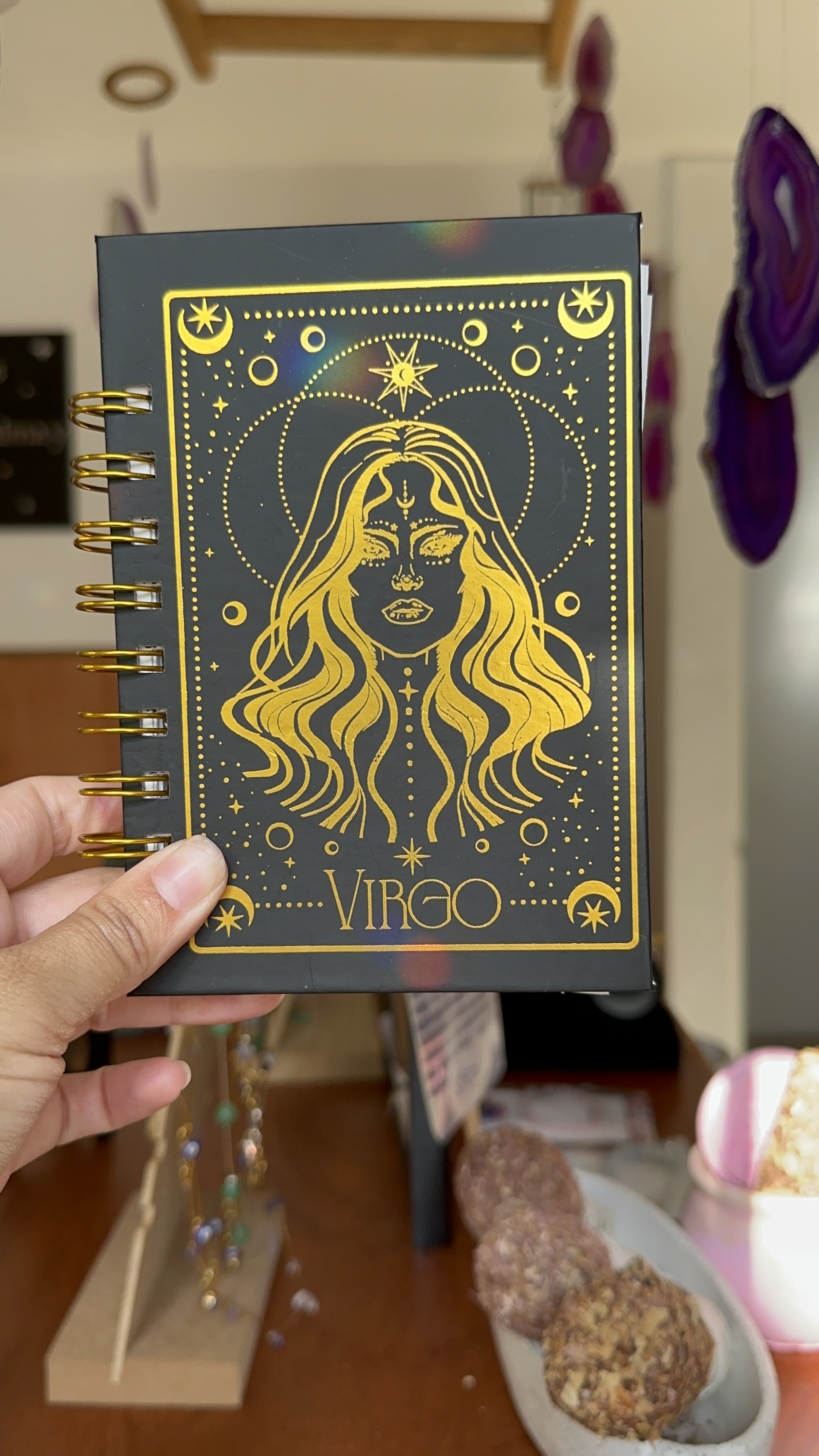 Libreta Zodiacal Hecha a Mano - Conecta con la Magia de tu Signo