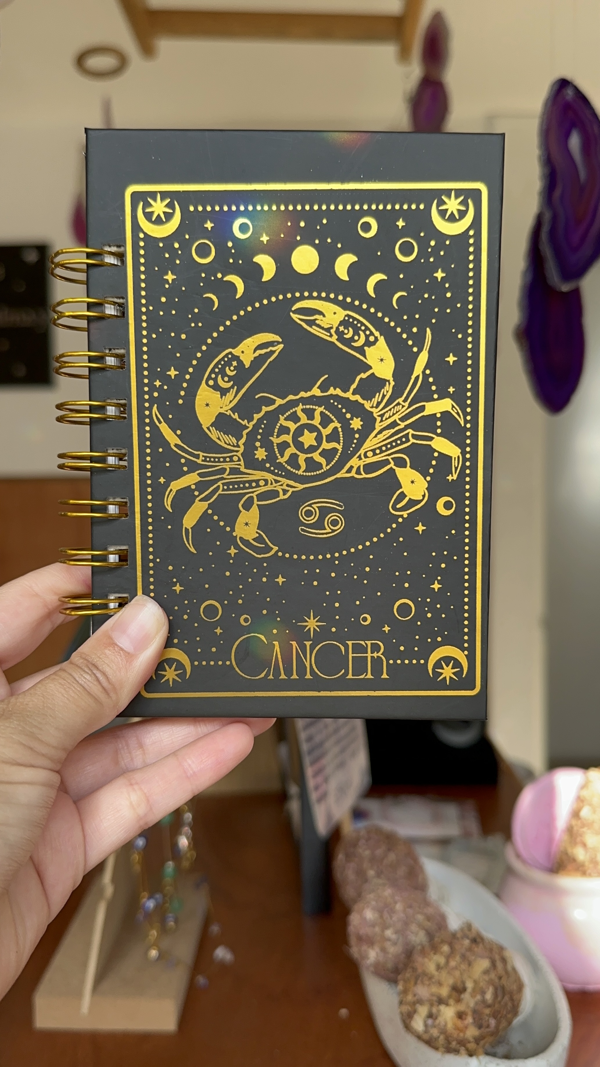 Libreta Zodiacal Hecha a Mano - Conecta con la Magia de tu Signo