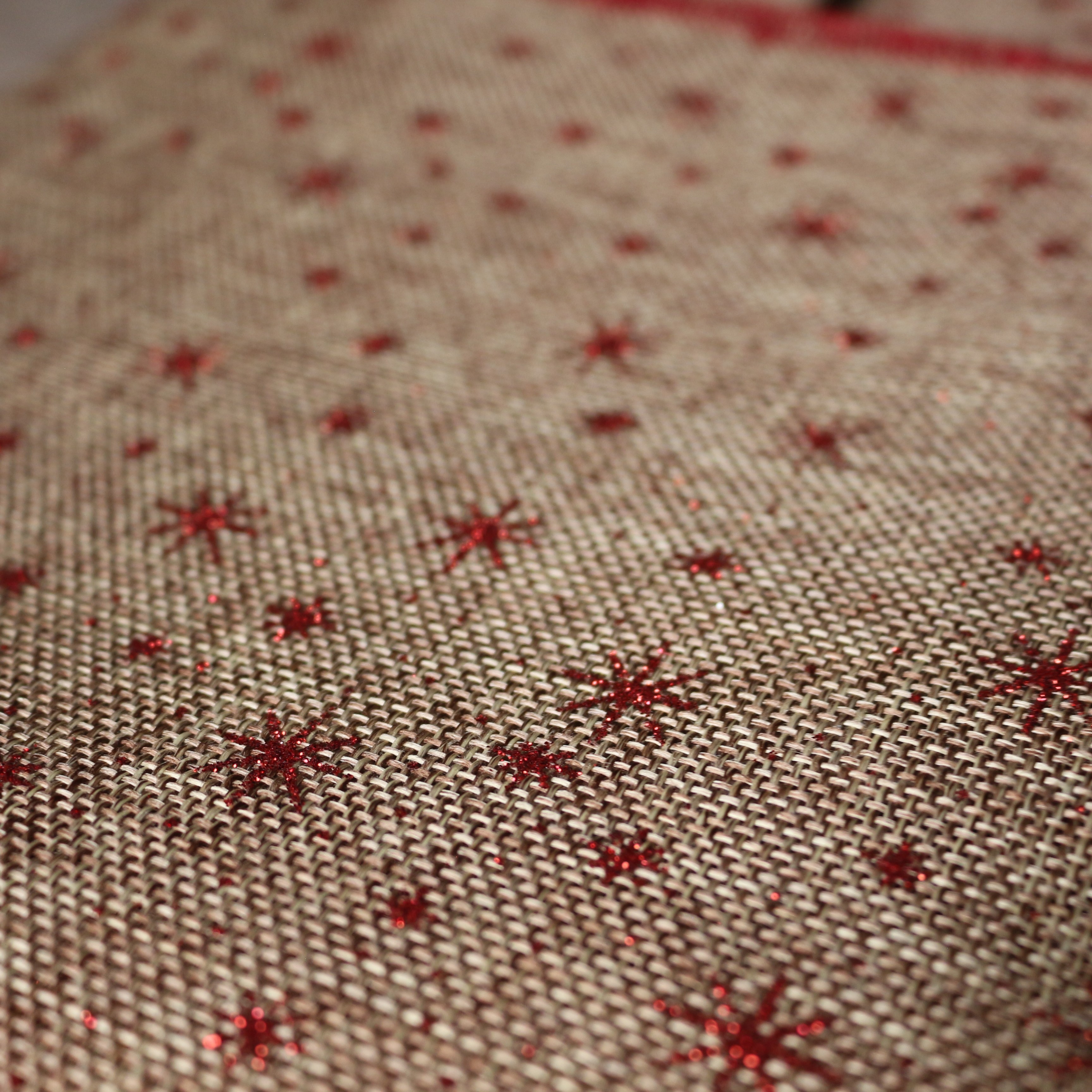 Sac cadeau en toile de jute aux étoiles rouges